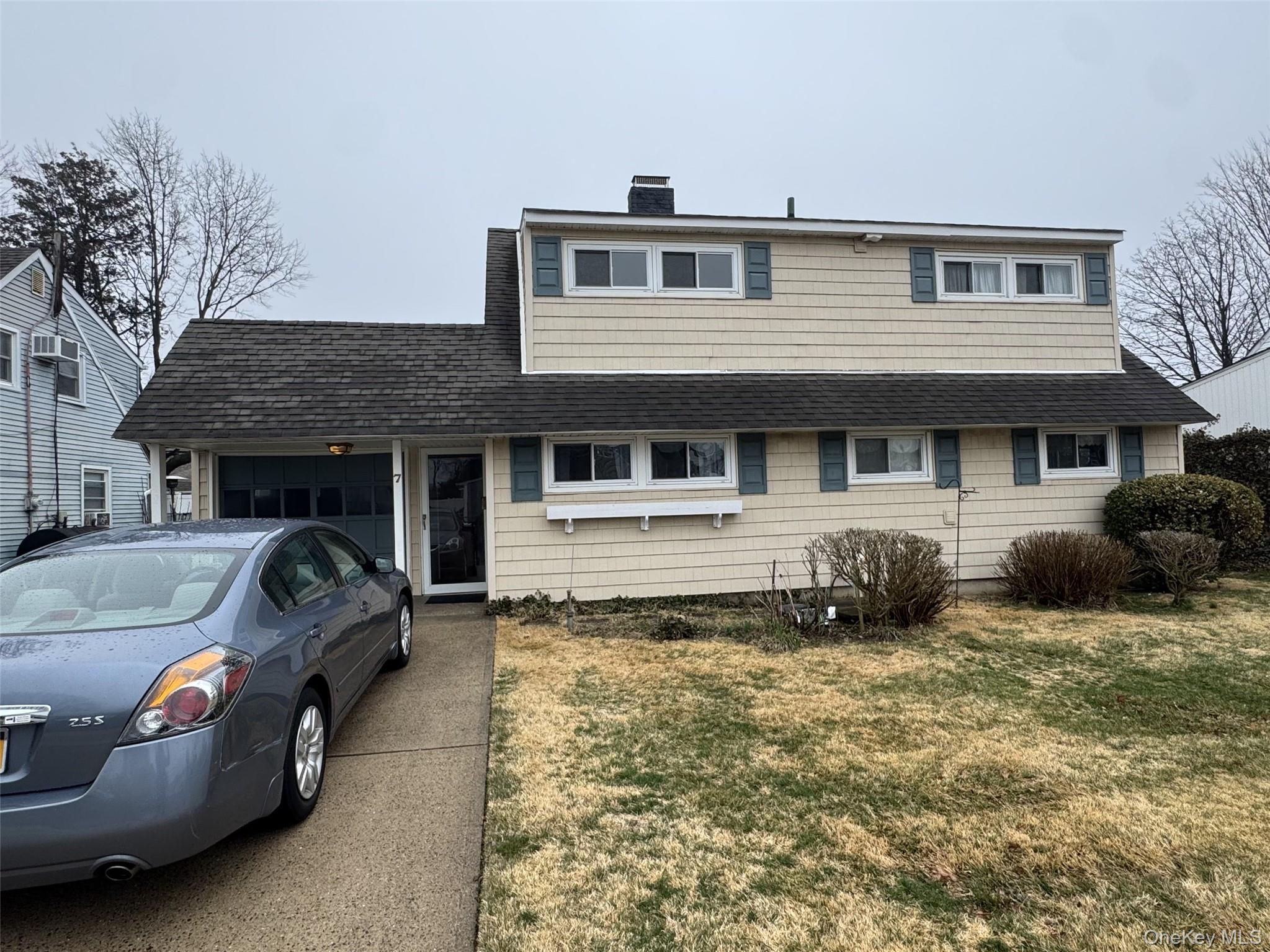 7 Woodpecker Lane, Levittown, NY 11756