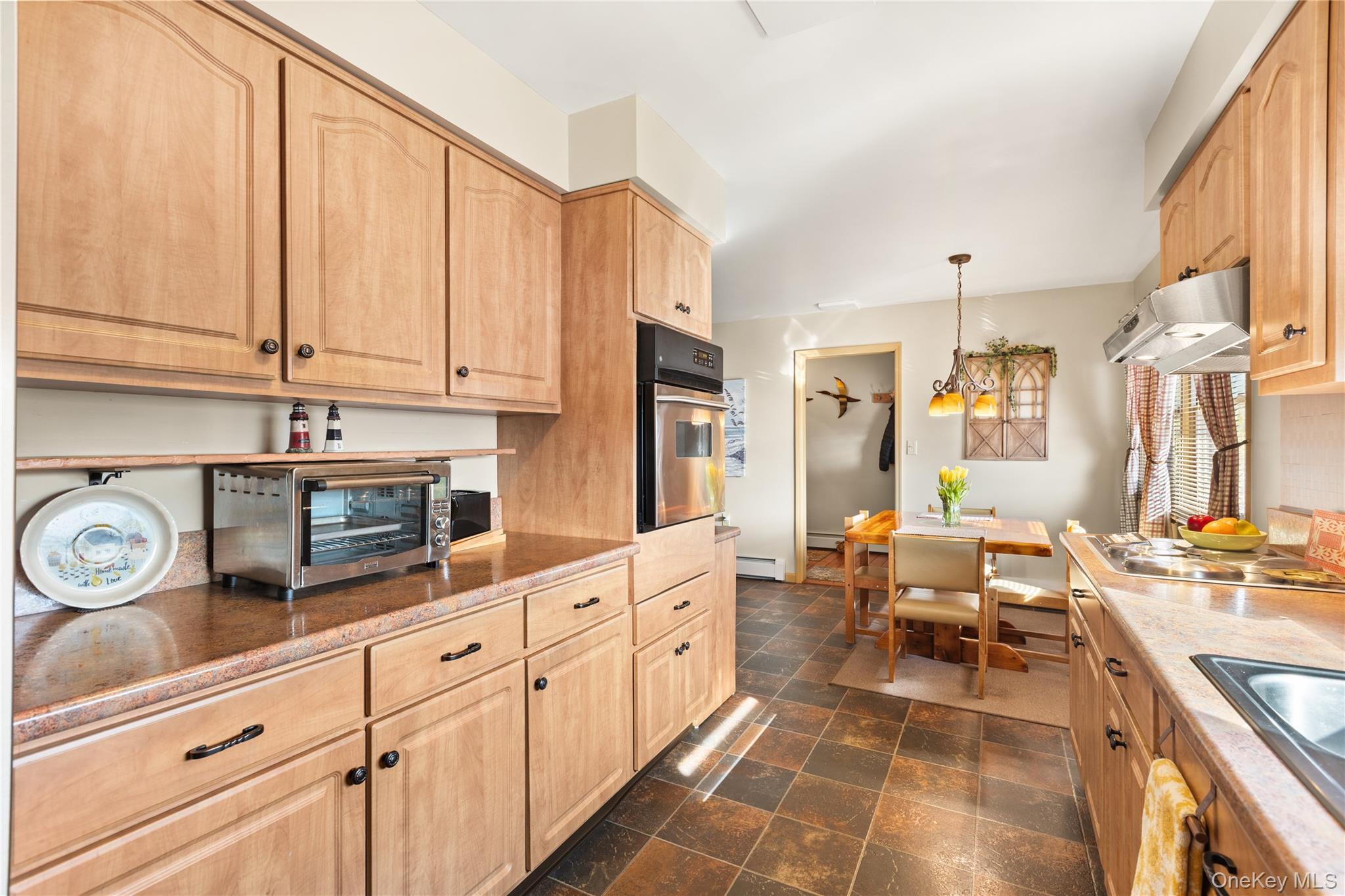 7 Montgomery Lane, Bay Shore, NY 11706