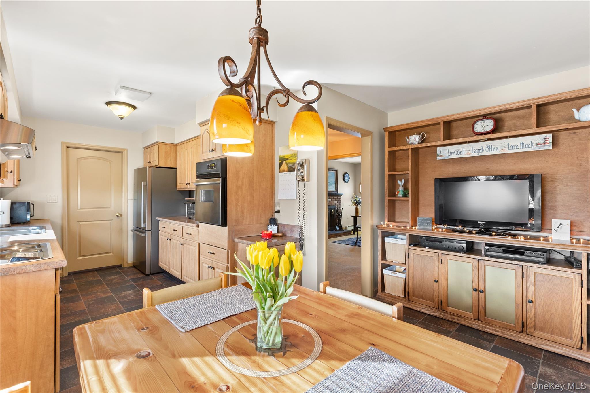 7 Montgomery Lane, Bay Shore, NY 11706