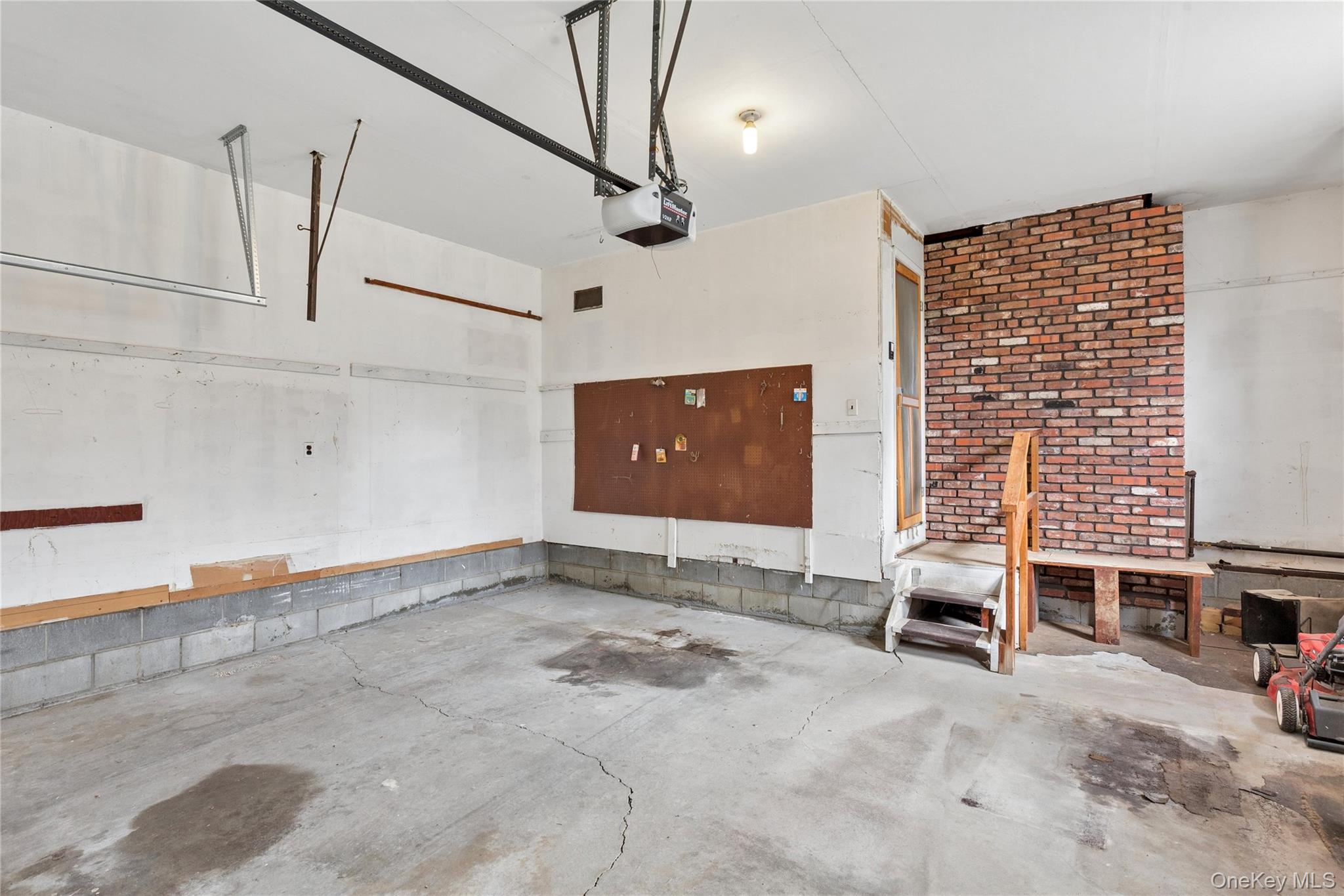 4 E Rampasture Road, Hampton Bays, NY 11946