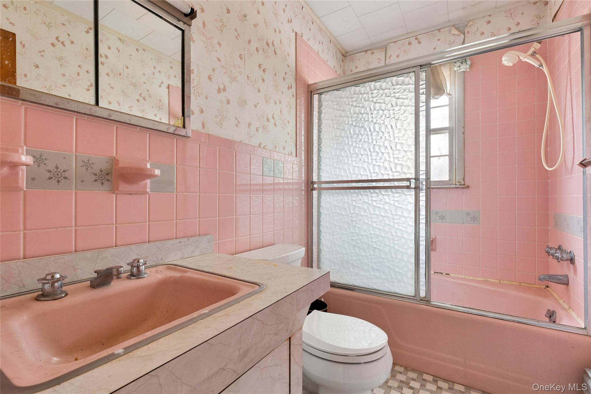 4 E Rampasture Road, Hampton Bays, NY 11946