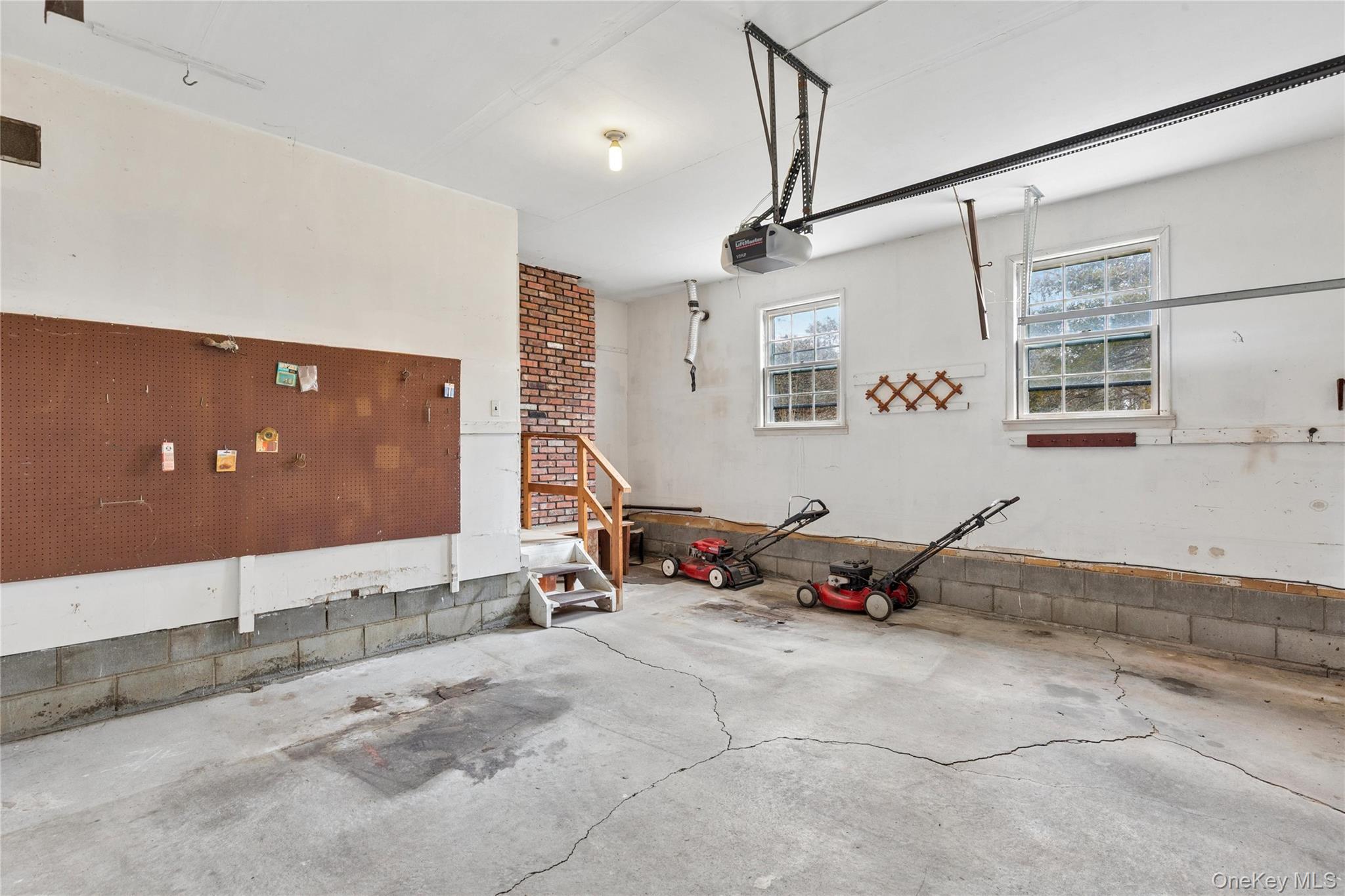 4 E Rampasture Road, Hampton Bays, NY 11946