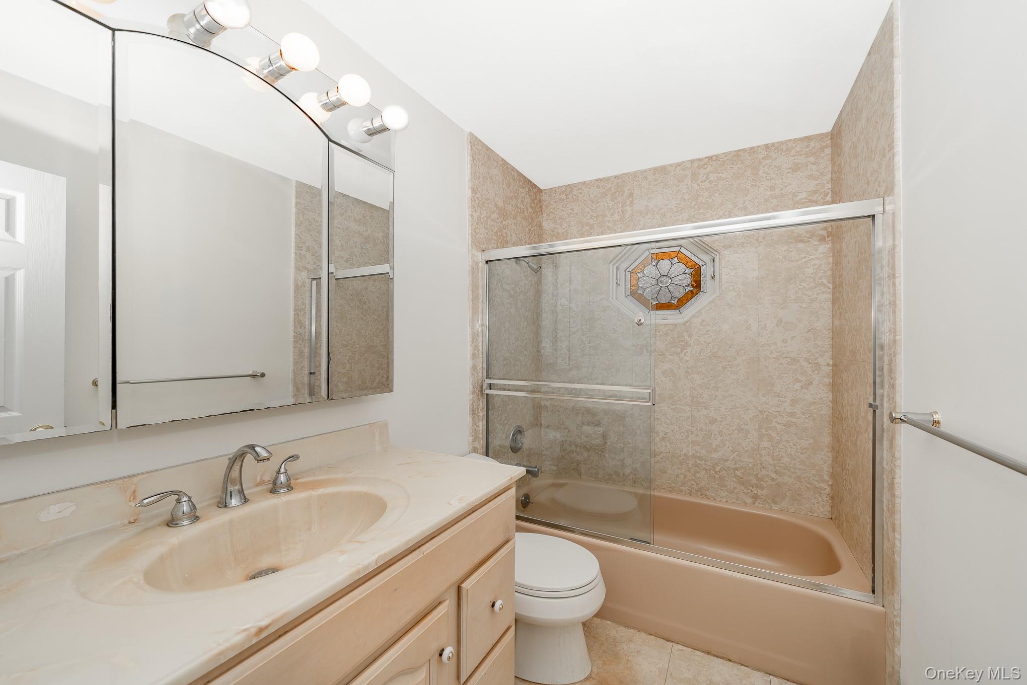 263 N Country Road, Smithtown, NY 11787