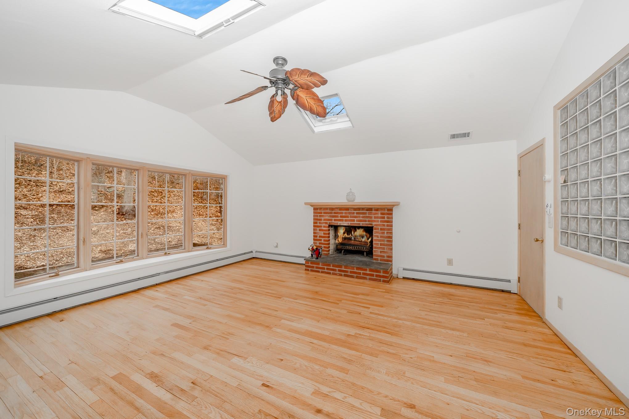 263 N Country Road, Smithtown, NY 11787