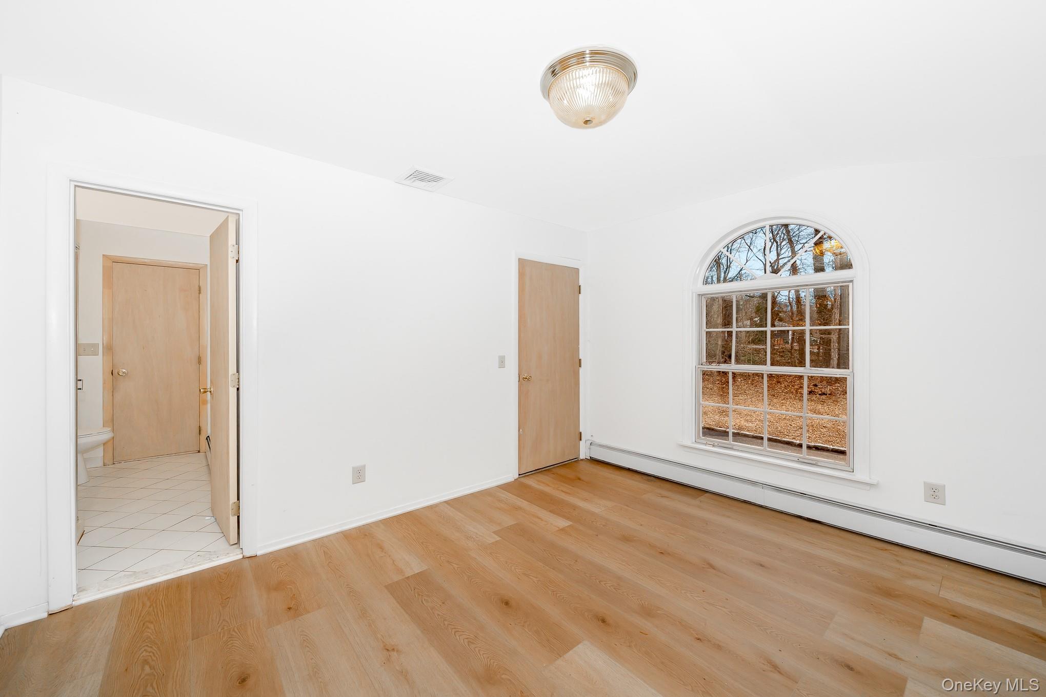 263 N Country Road, Smithtown, NY 11787