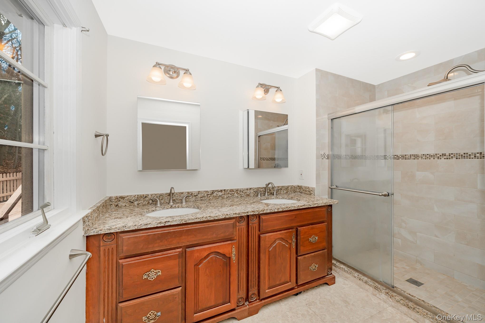 263 N Country Road, Smithtown, NY 11787