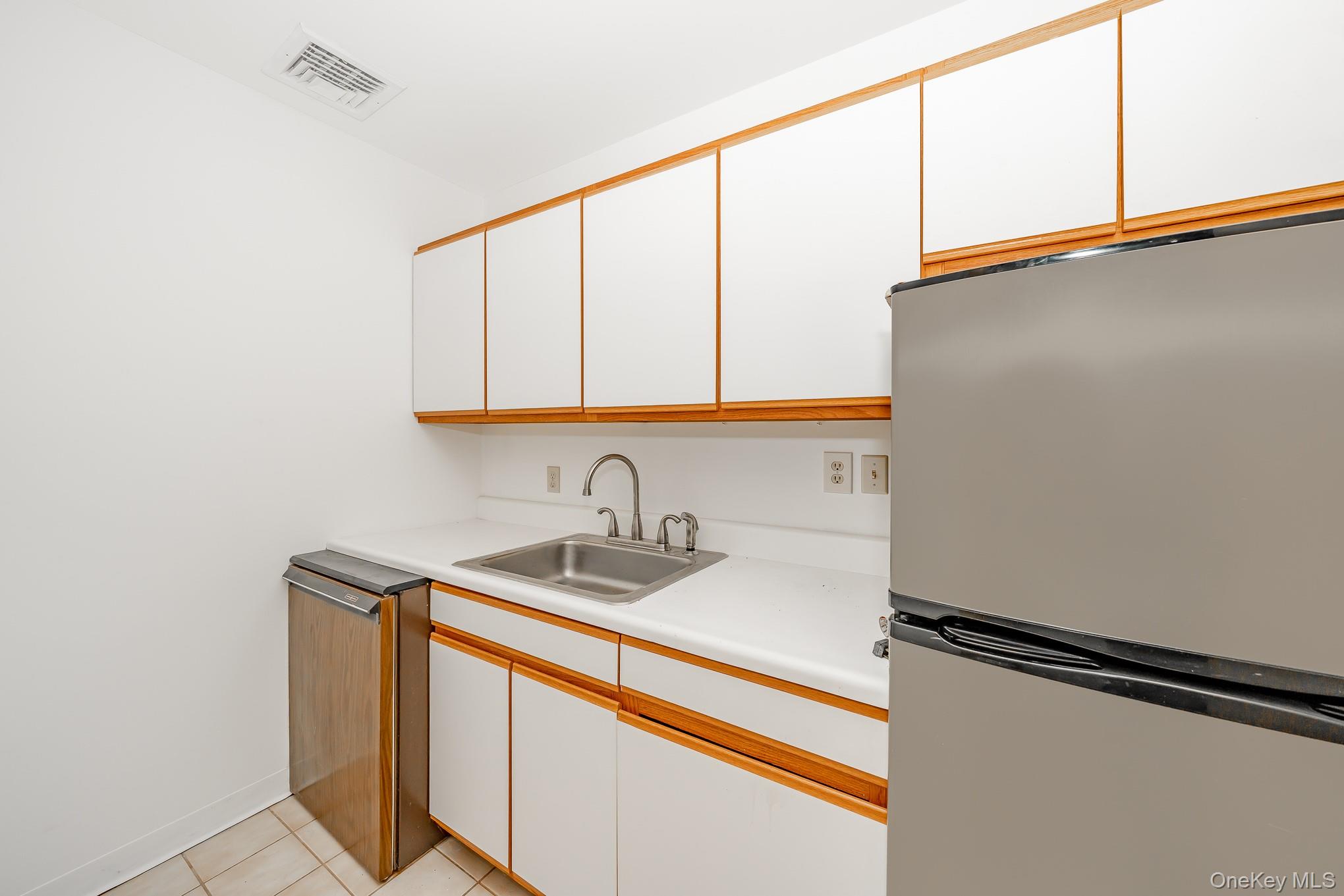 263 N Country Road, Smithtown, NY 11787