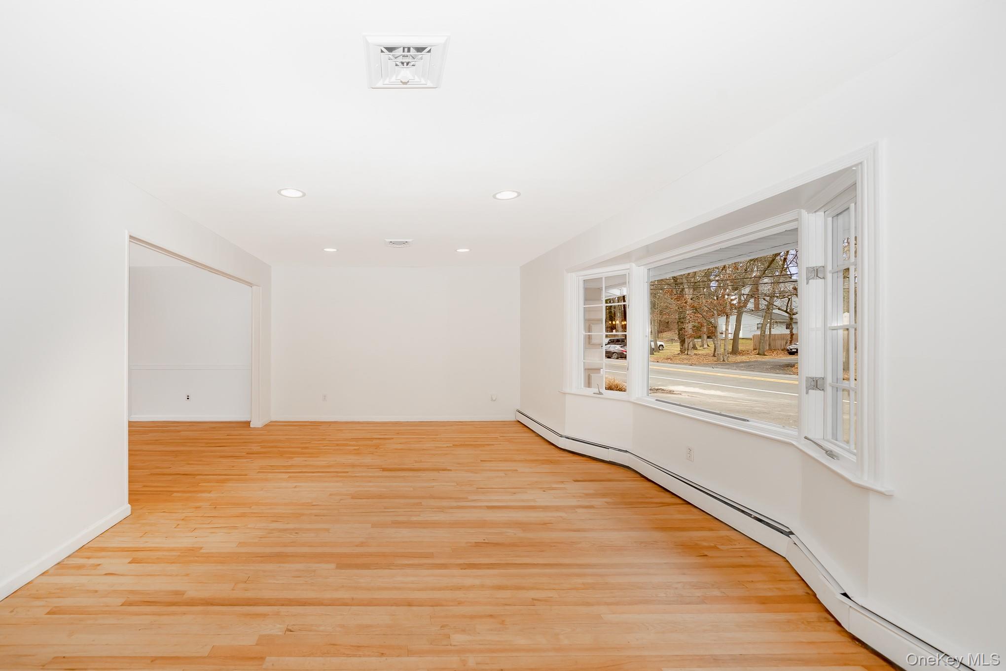 263 N Country Road, Smithtown, NY 11787