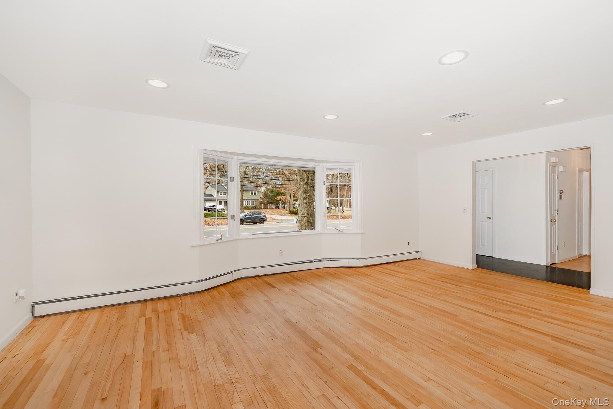 263 N Country Road, Smithtown, NY 11787