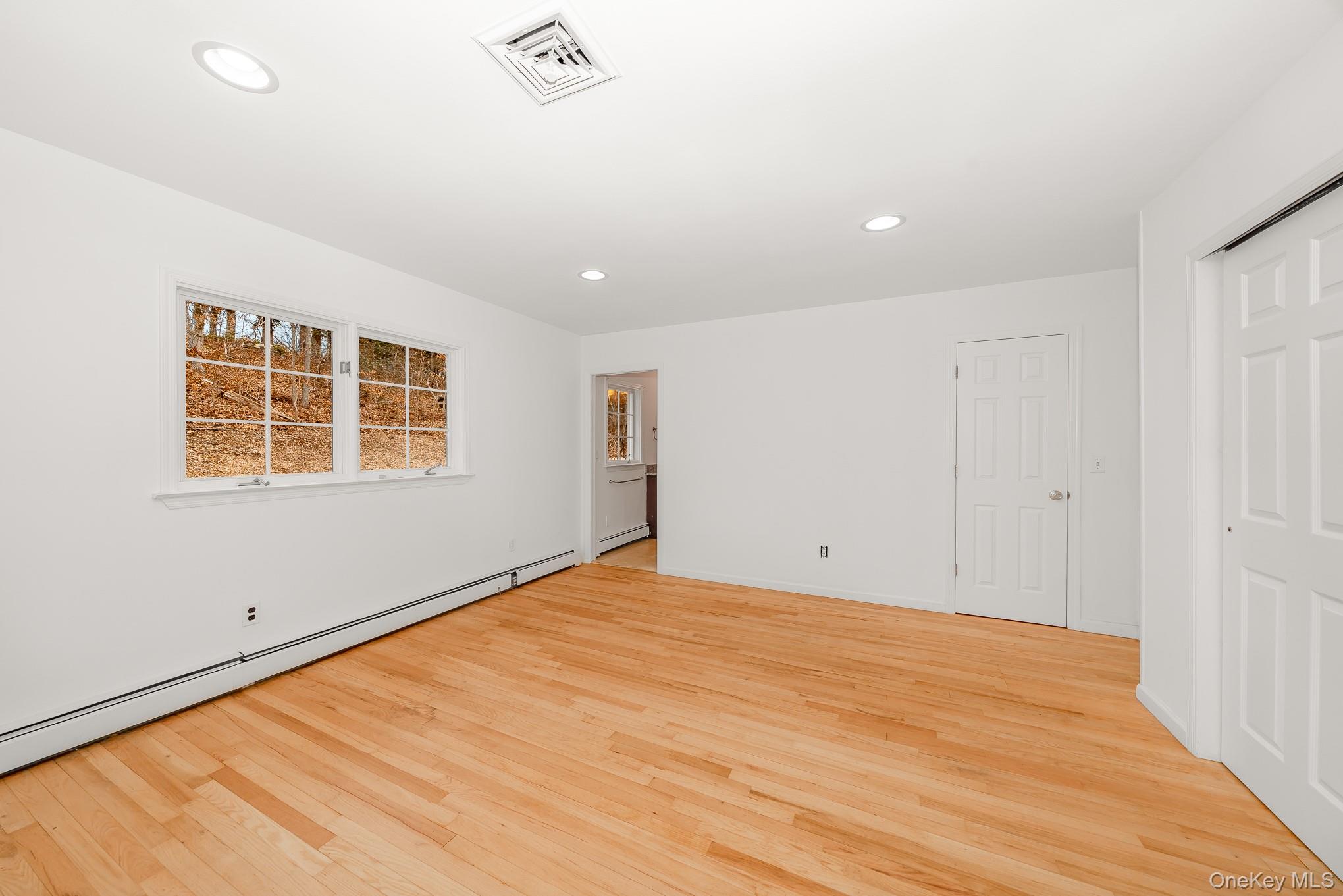 263 N Country Road, Smithtown, NY 11787