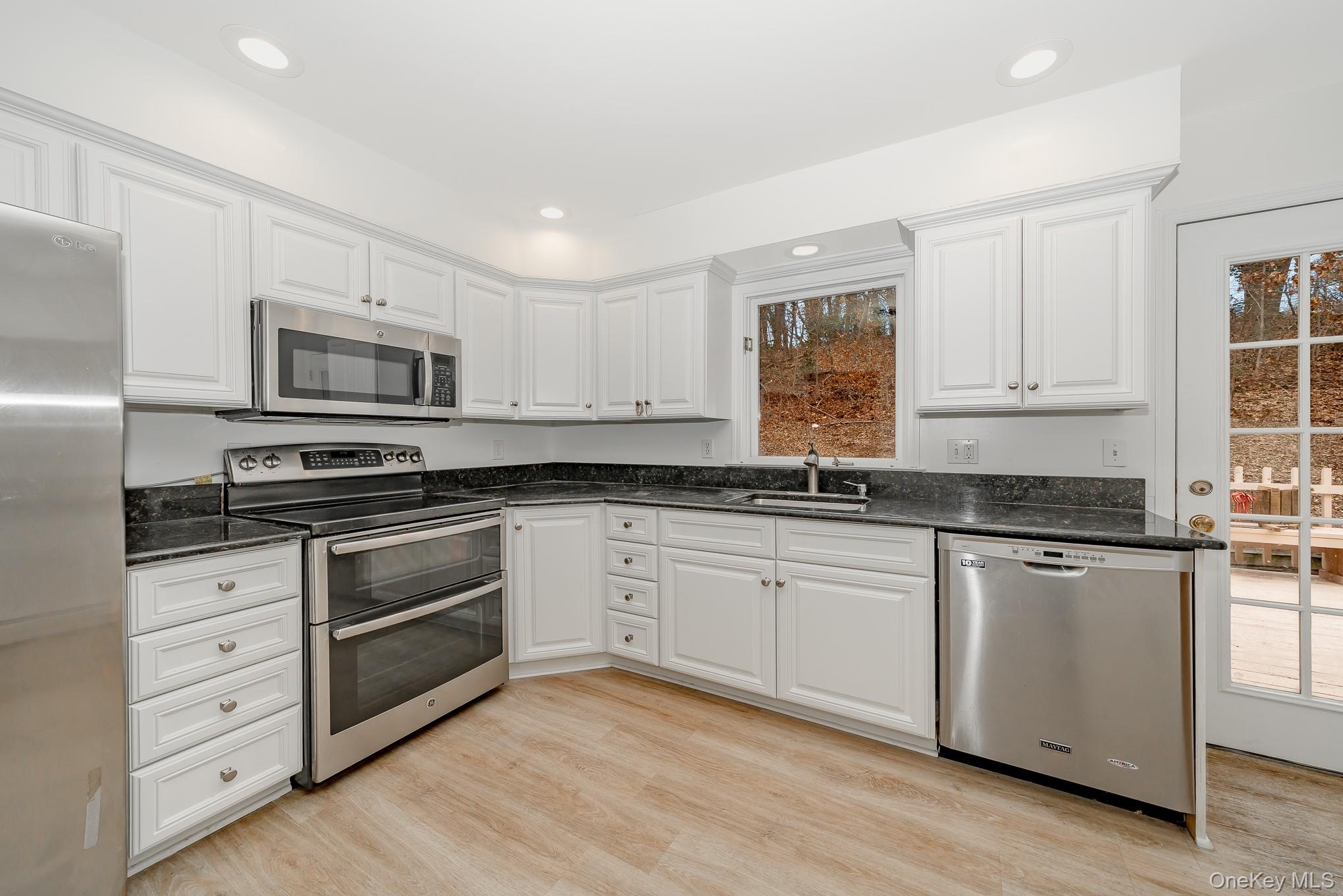 263 N Country Road, Smithtown, NY 11787