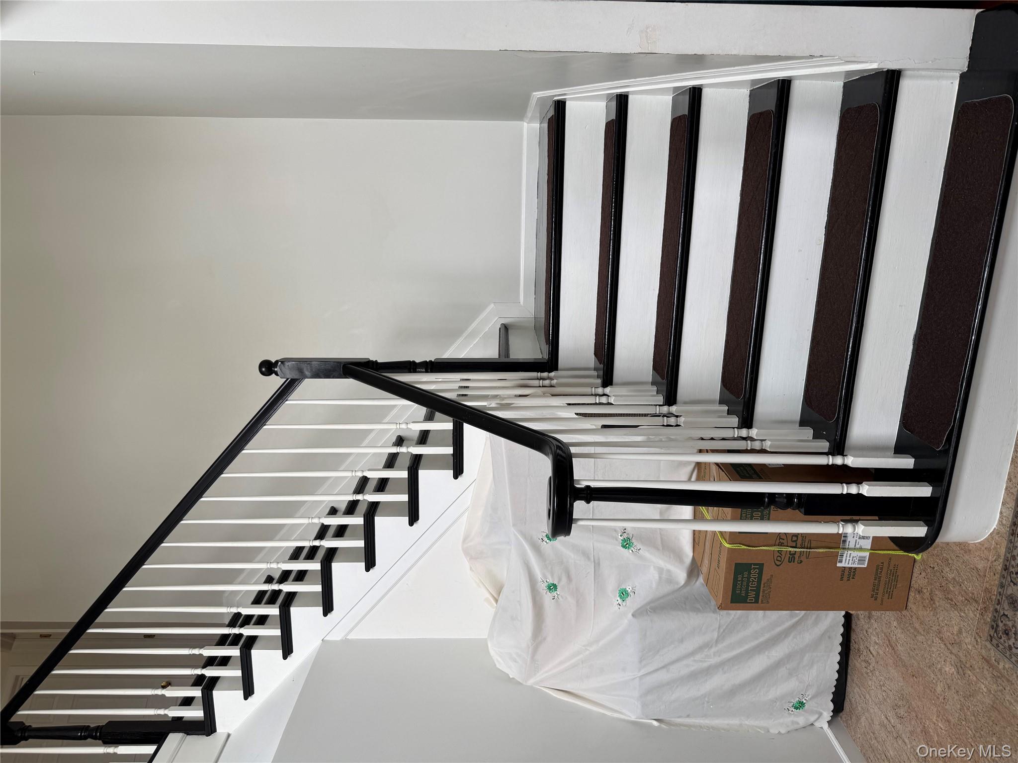 6 Taylor Lane, Medford, NY 11763