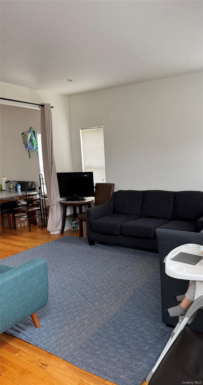 6 Taylor Lane, Medford, NY 11763