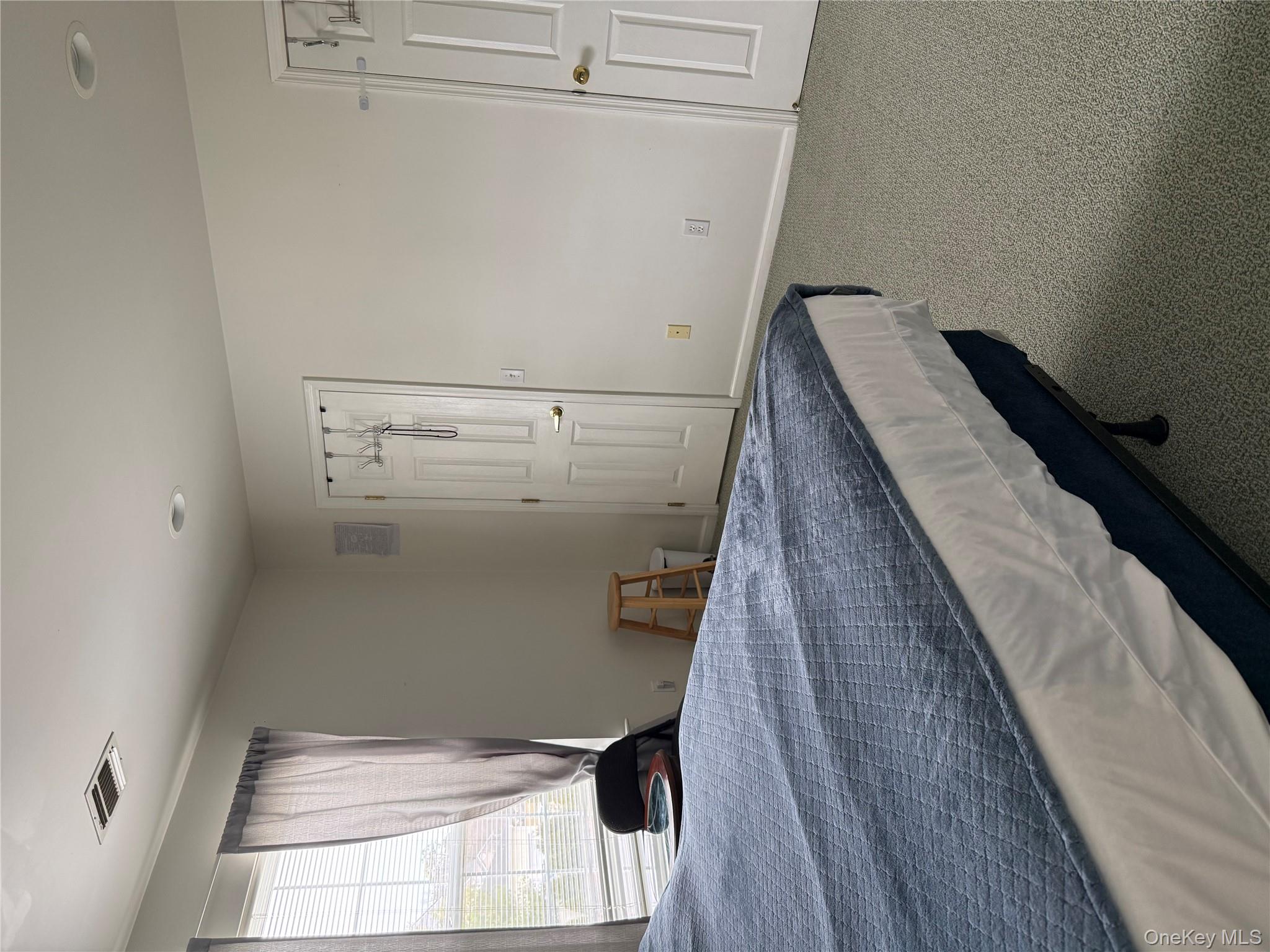 6 Taylor Lane, Medford, NY 11763