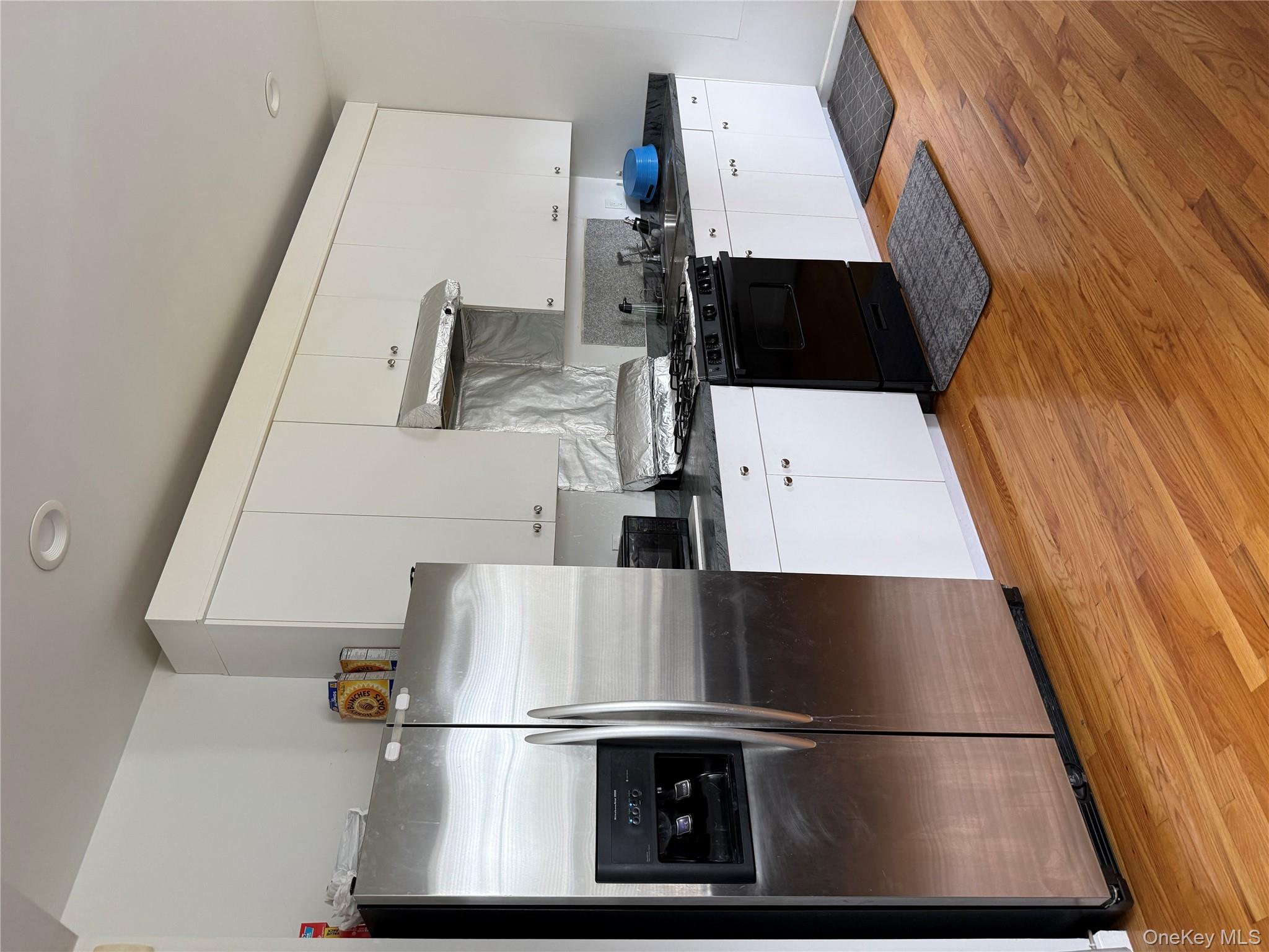 6 Taylor Lane, Medford, NY 11763