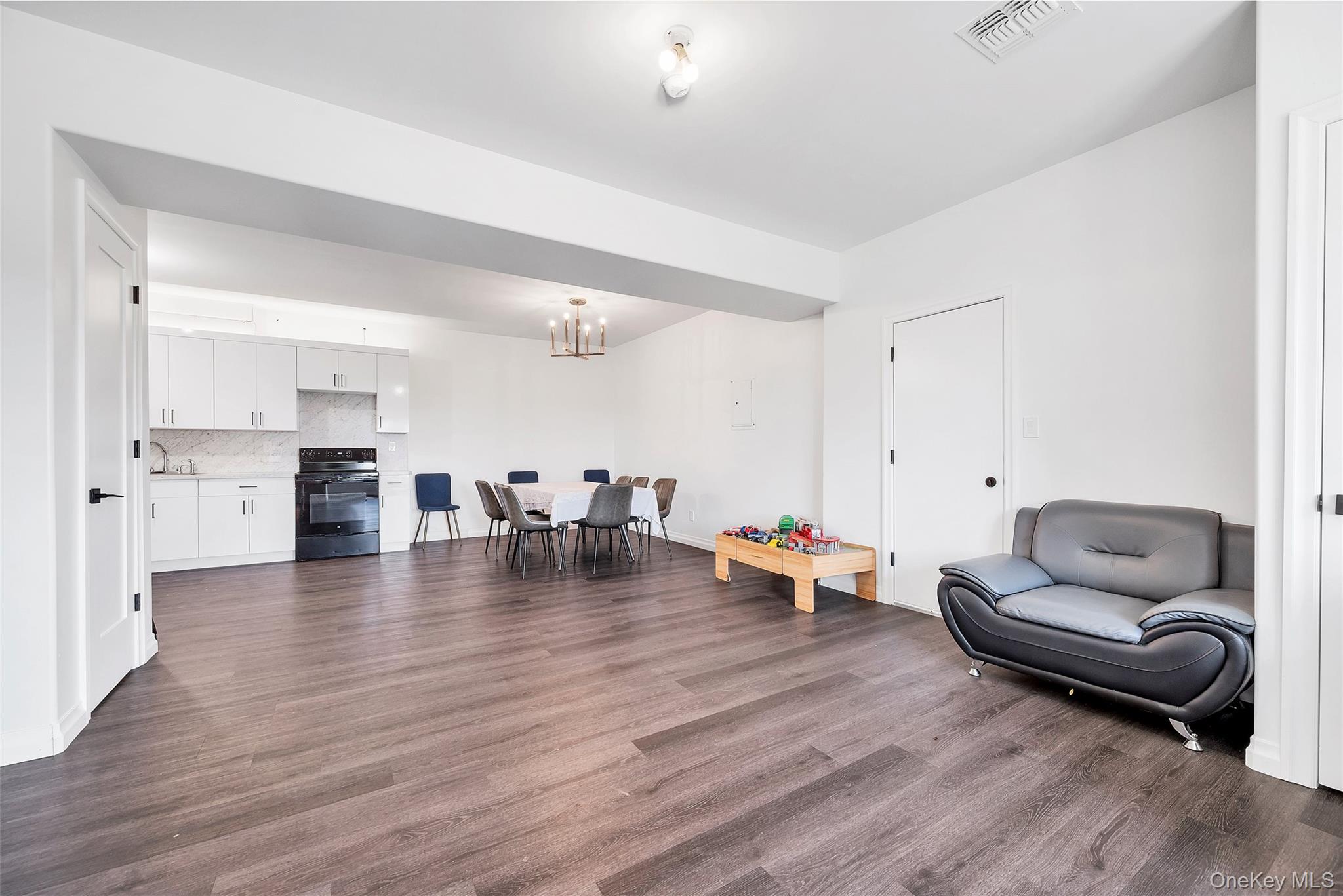 31 Walnut Ridge Lane, Bloomingburg, NY 12721