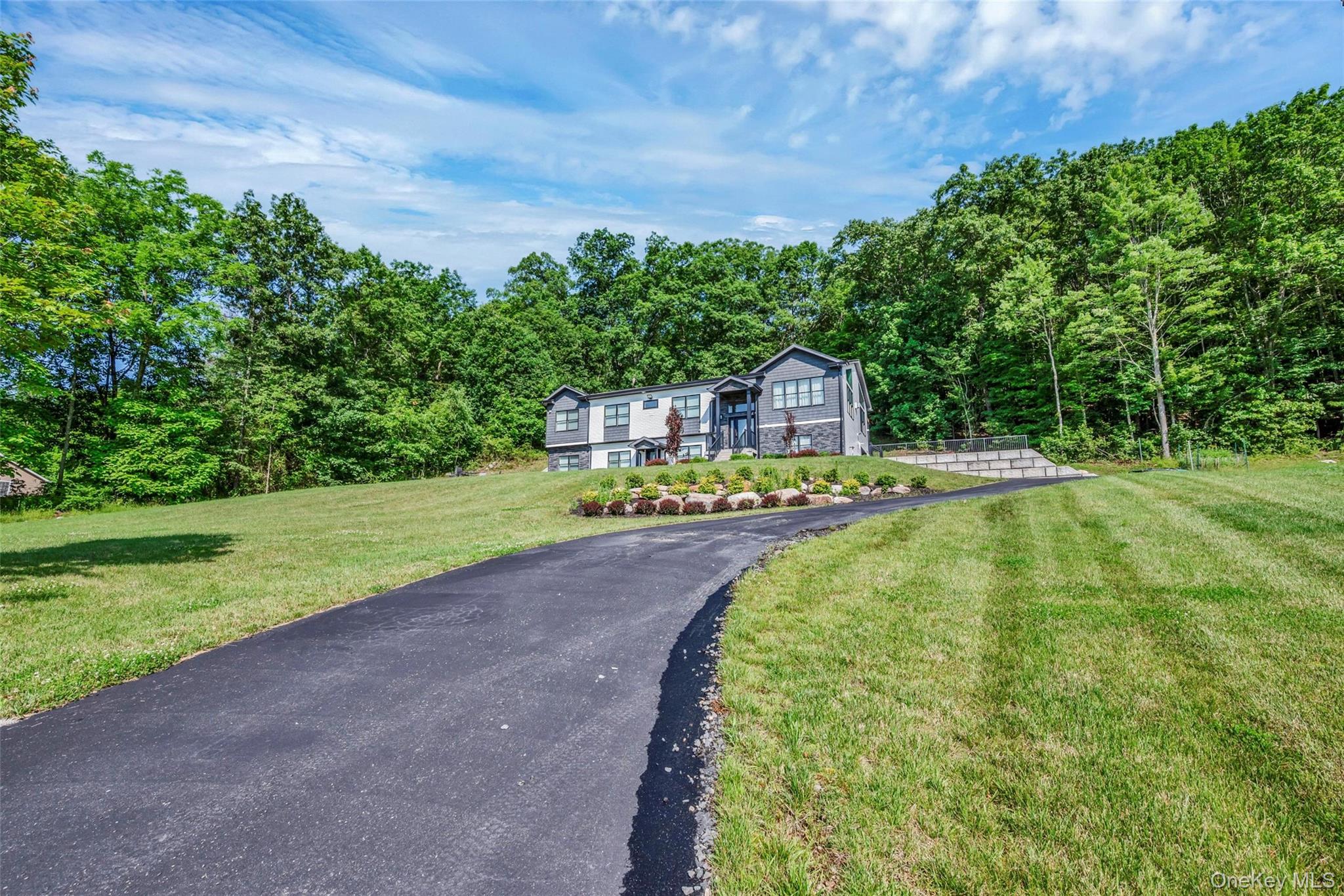 31 Walnut Ridge Lane, Bloomingburg, NY 12721