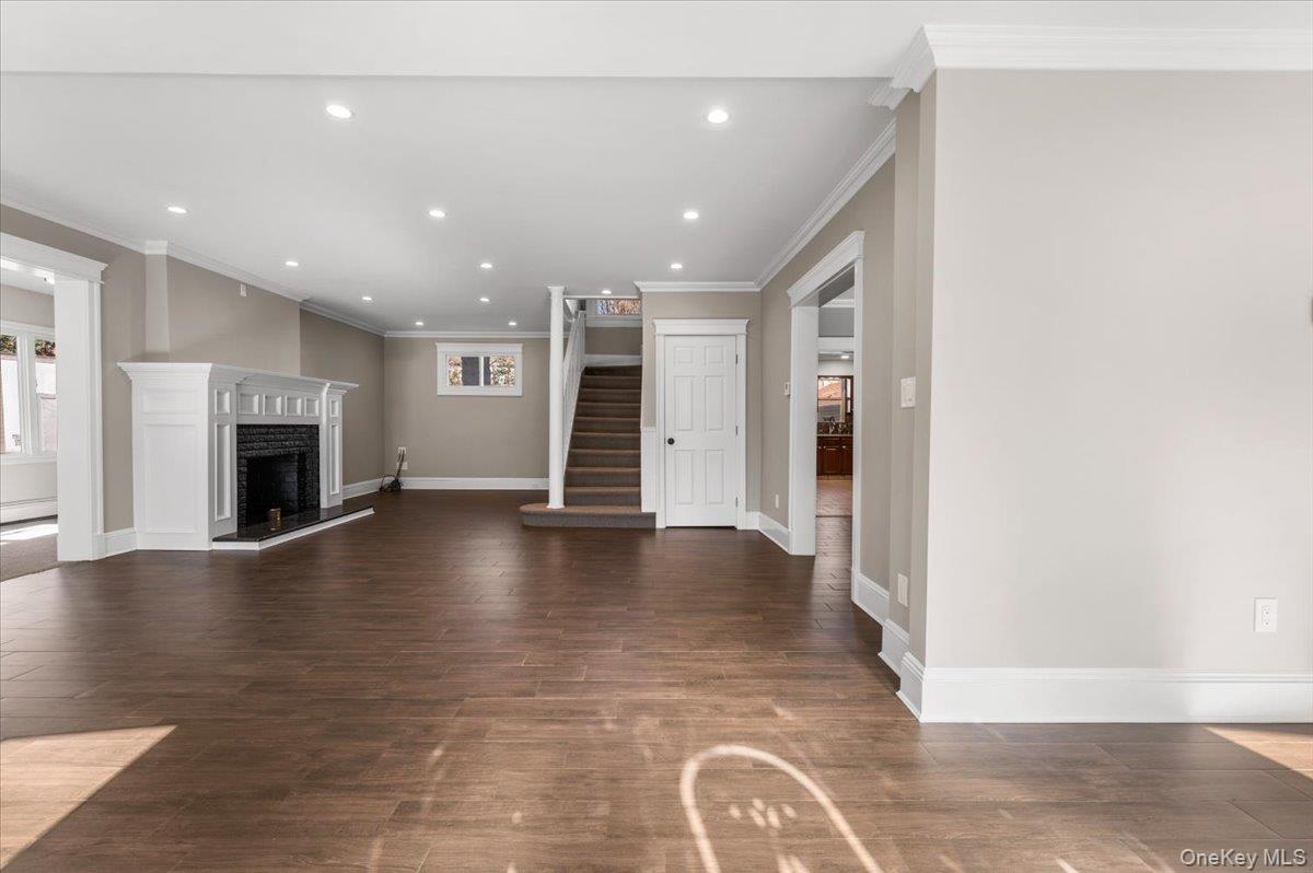 348 Mulry Lane, Lawrence, NY 11559