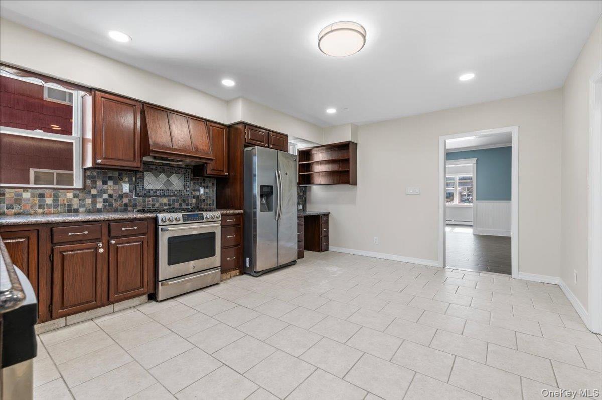 348 Mulry Lane, Lawrence, NY 11559