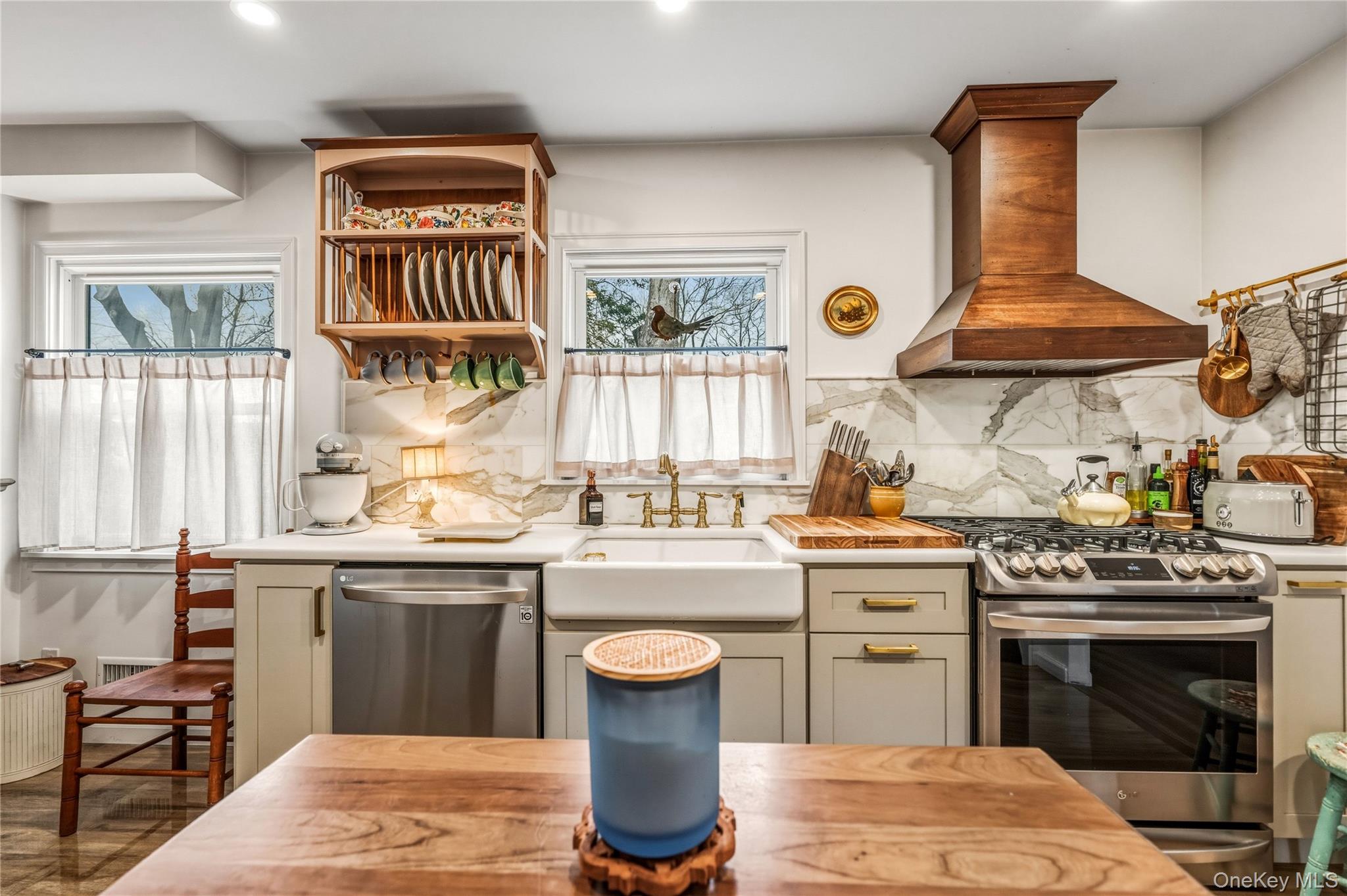 31 Munson Court, Melville, NY 11747