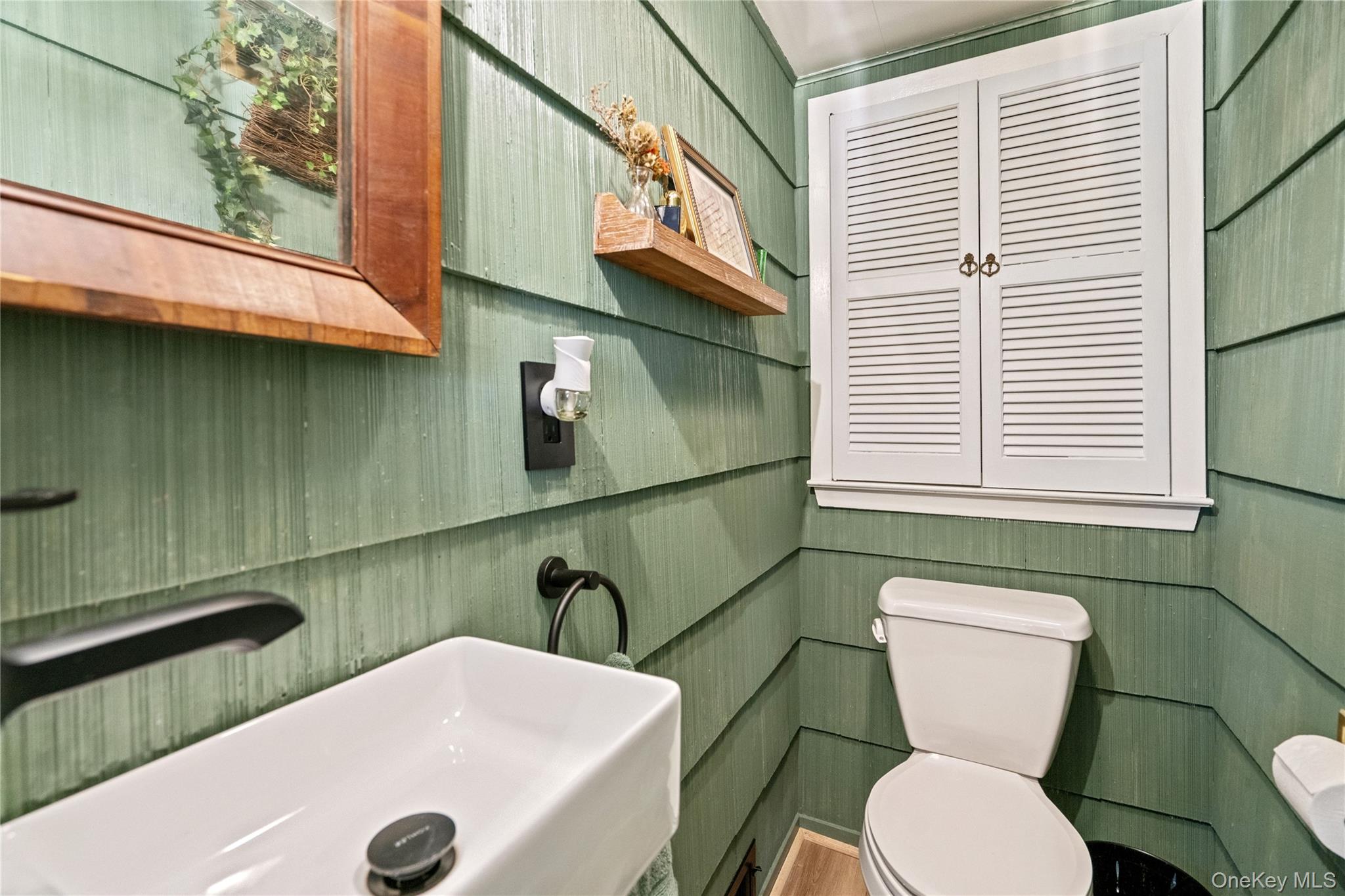 31 Munson Court, Melville, NY 11747