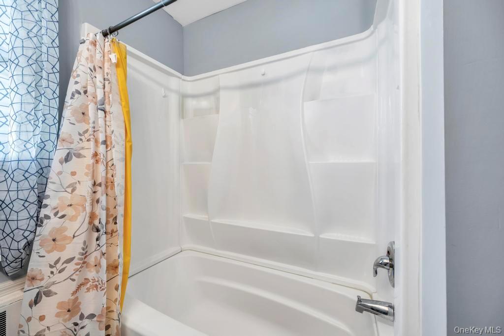 1333 5th Avenue, Bay Shore, NY 11706