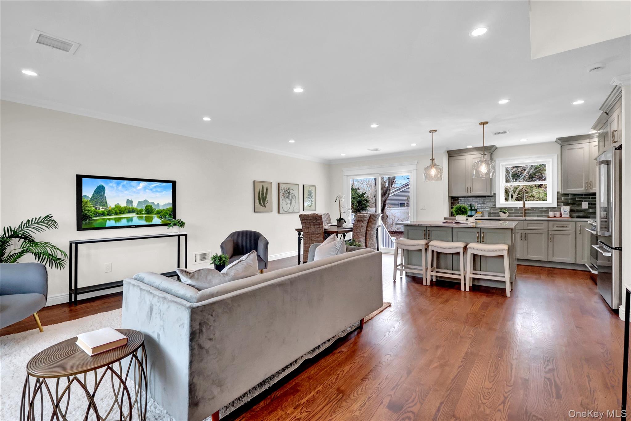 10 Poet Lane, Greenlawn, NY 11740