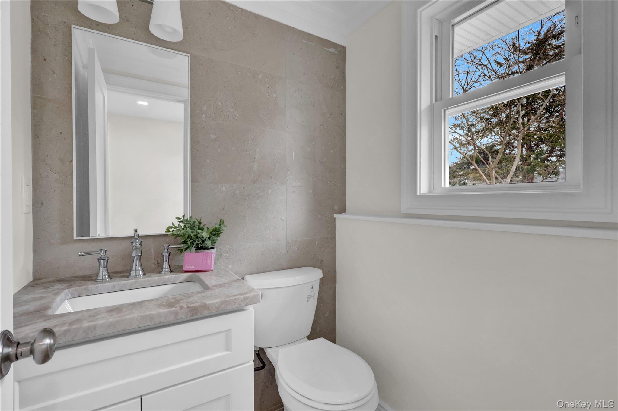 10 Poet Lane, Greenlawn, NY 11740