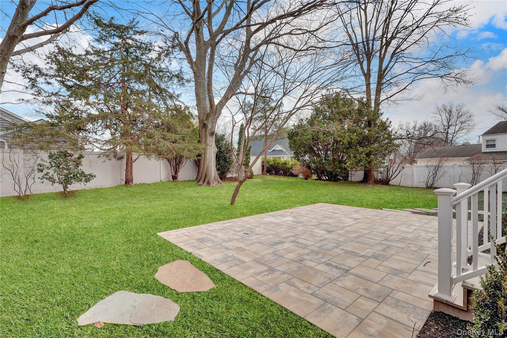 10 Poet Lane, Greenlawn, NY 11740