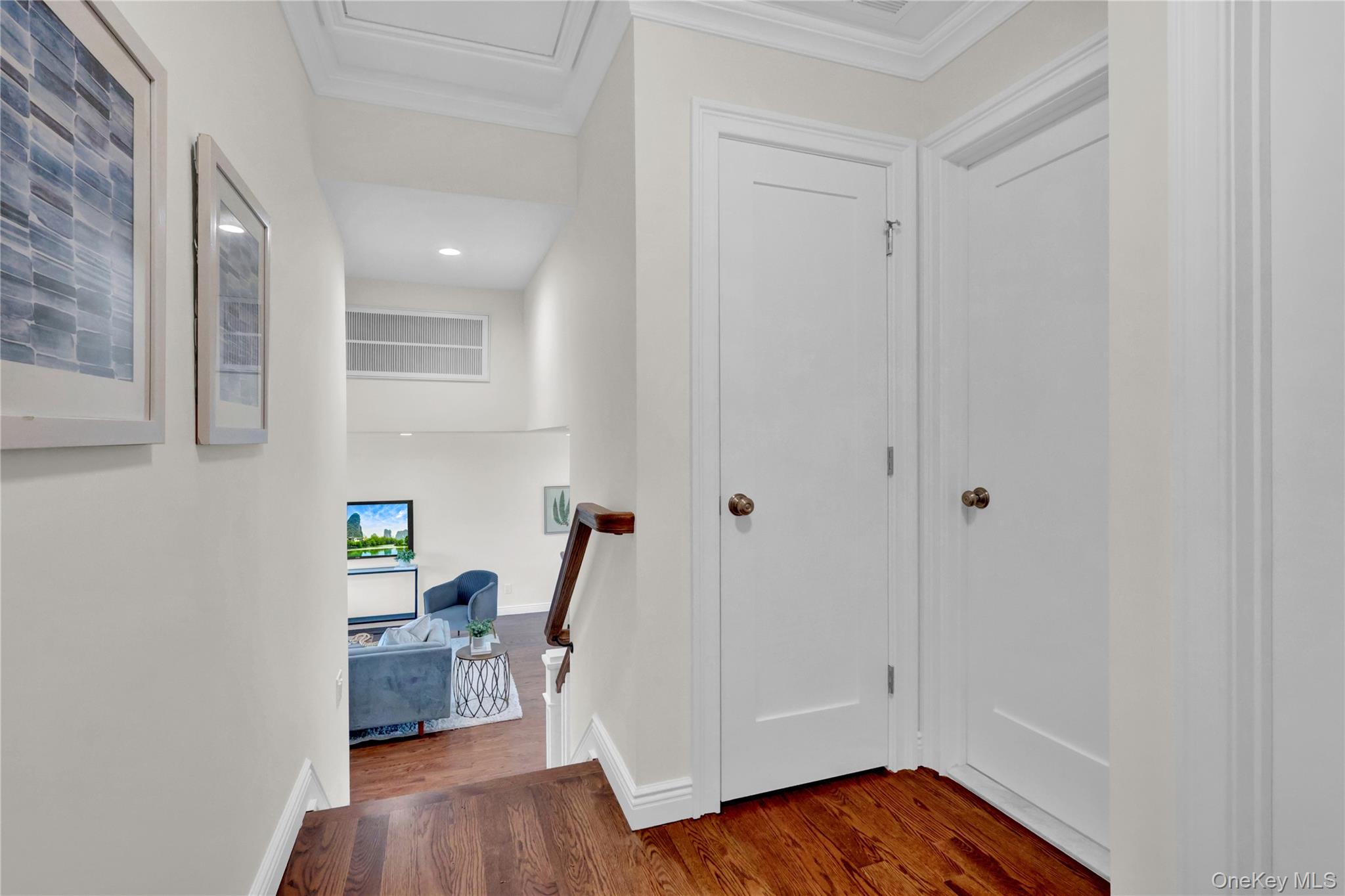 10 Poet Lane, Greenlawn, NY 11740