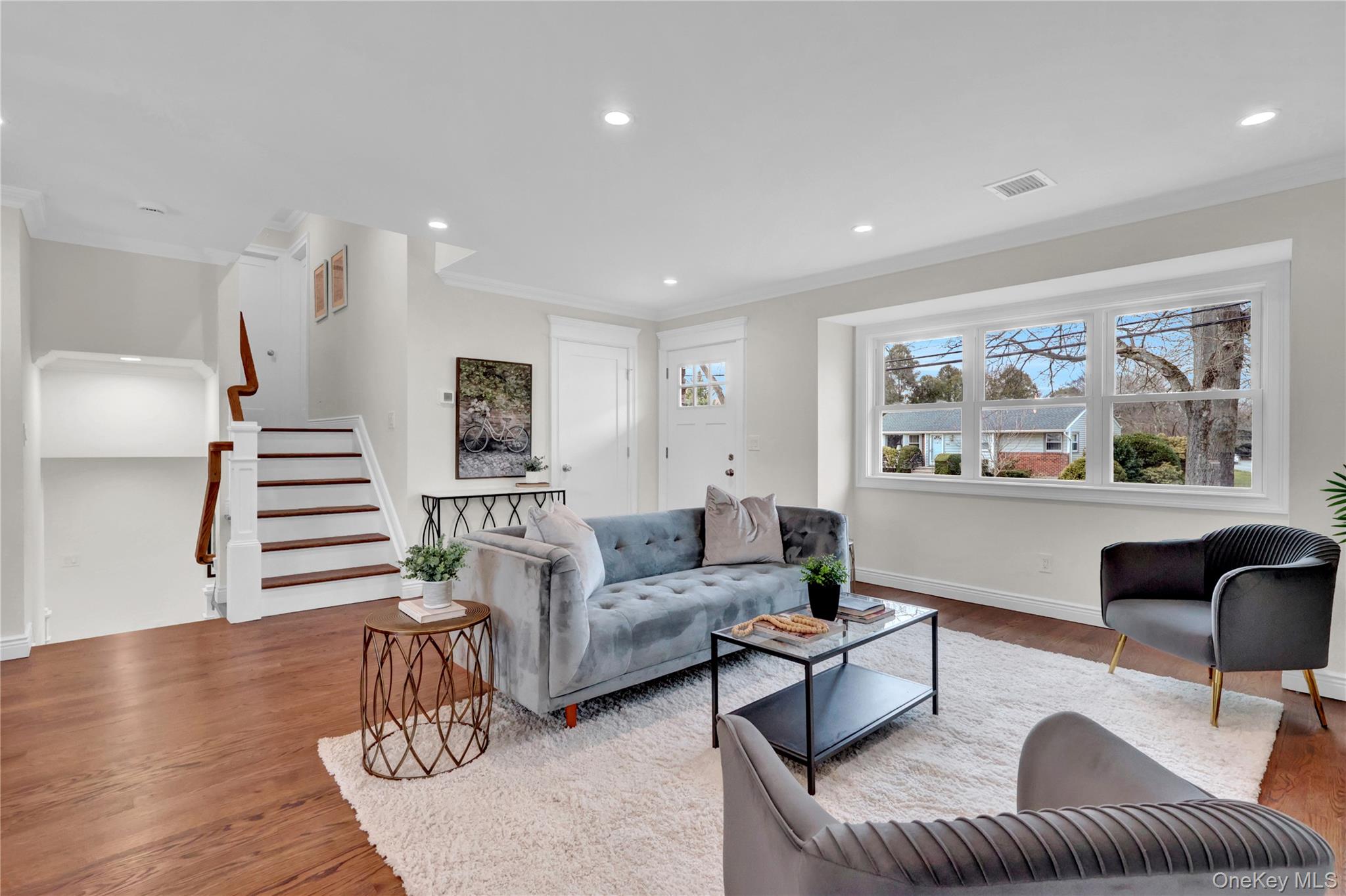 10 Poet Lane, Greenlawn, NY 11740