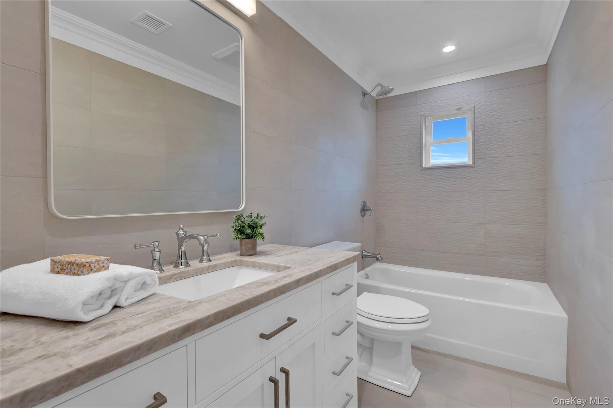 10 Poet Lane, Greenlawn, NY 11740