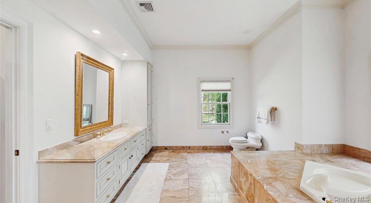 406 Duck Pond, Locust Valley, NY 11560