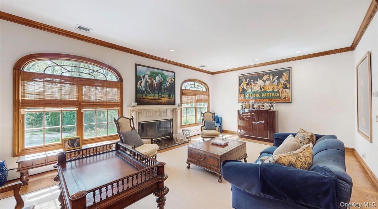 406 Duck Pond, Locust Valley, NY 11560