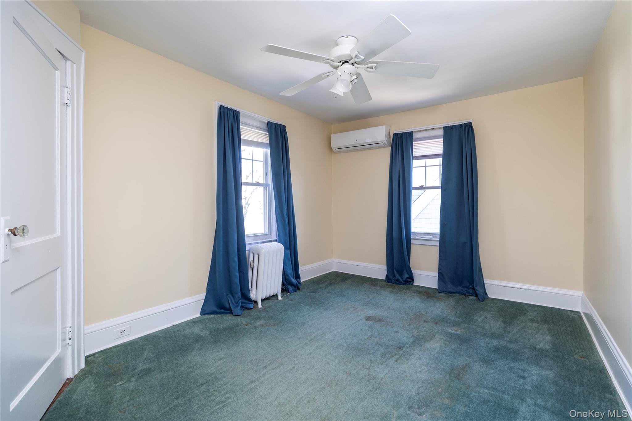 65 Jarvis Place, Lynbrook, NY 11563