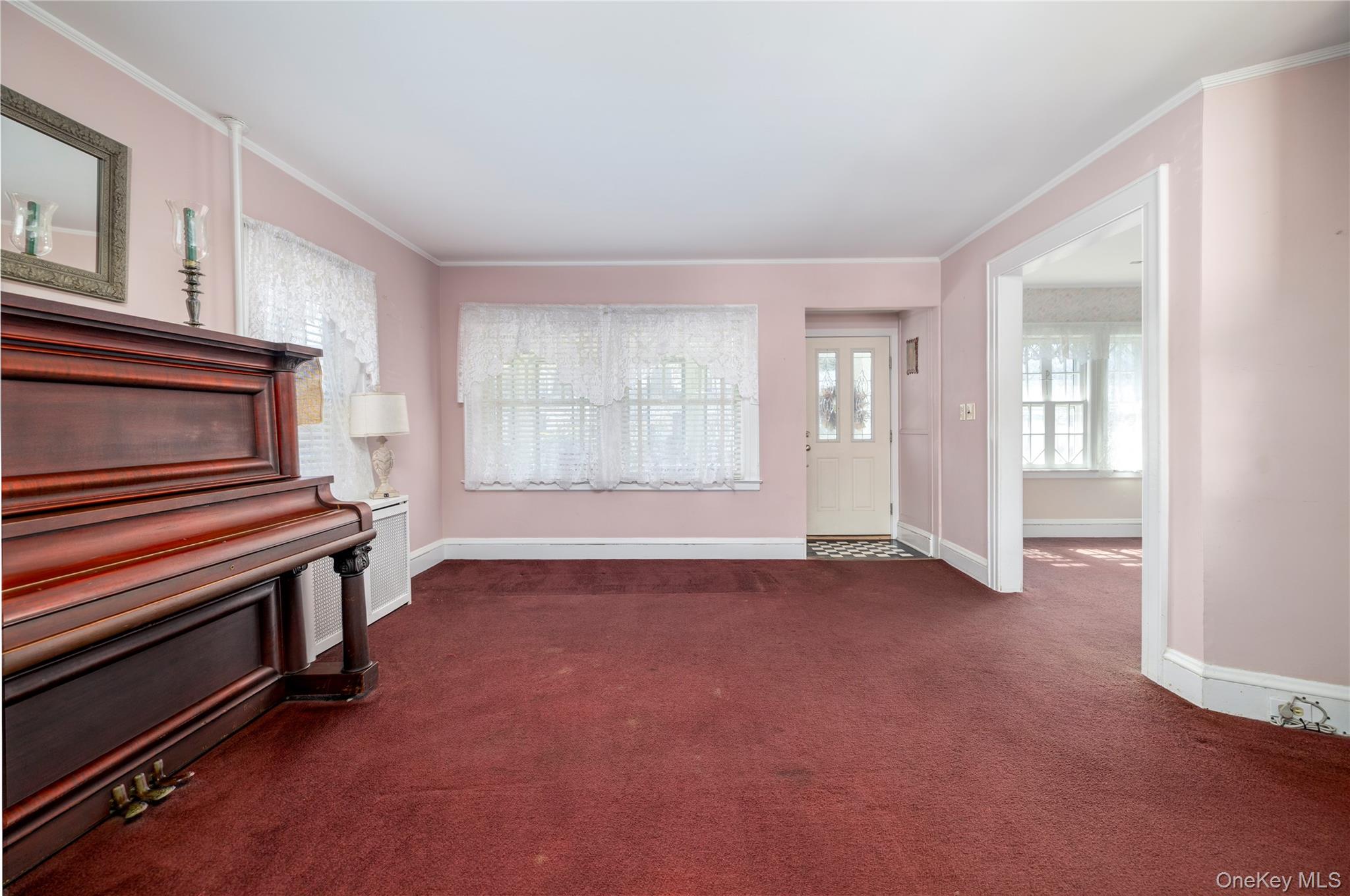 65 Jarvis Place, Lynbrook, NY 11563