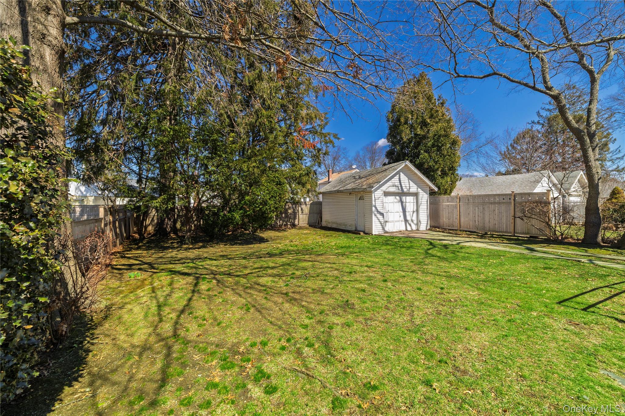 65 Jarvis Place, Lynbrook, NY 11563