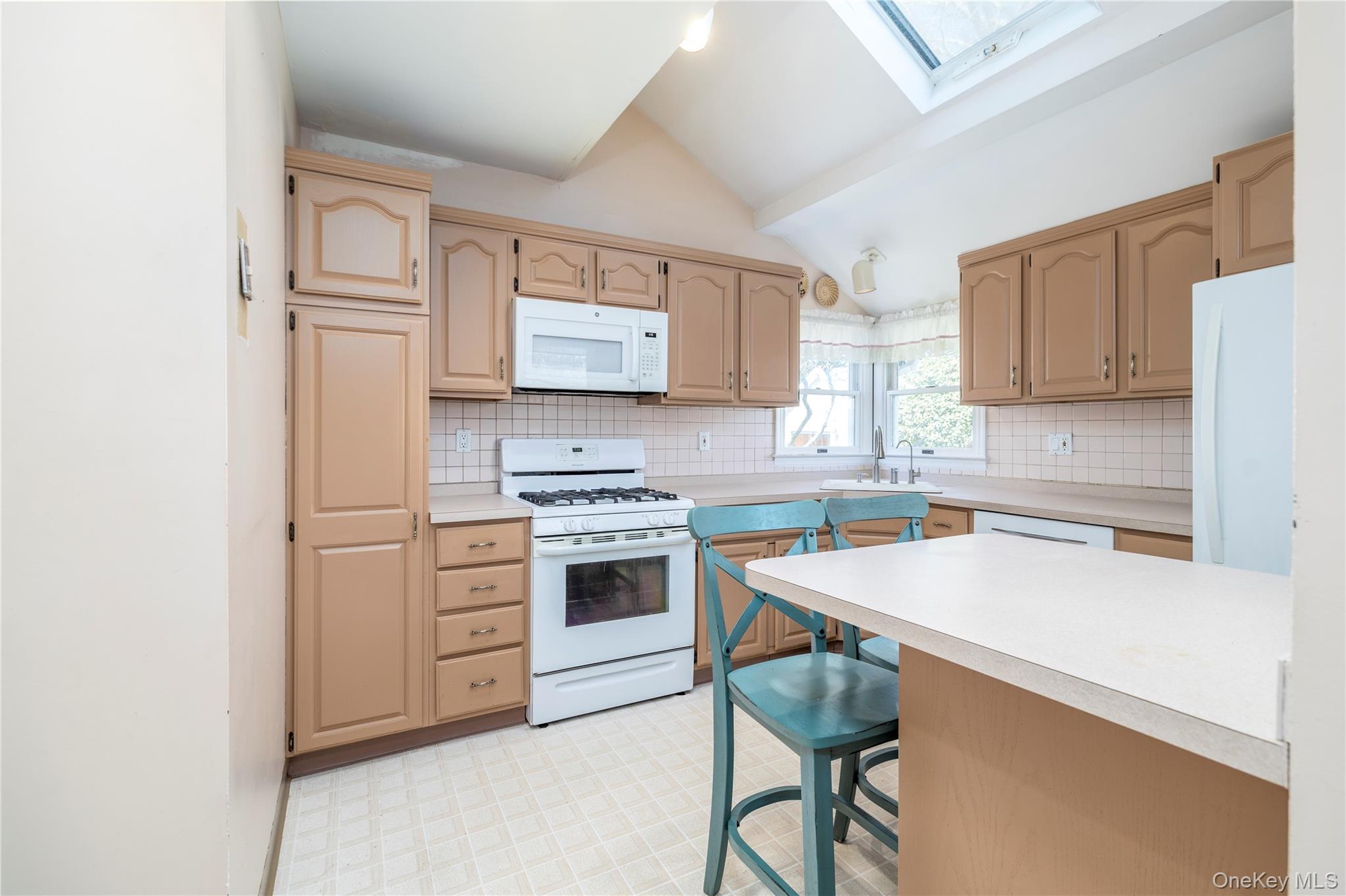 65 Jarvis Place, Lynbrook, NY 11563