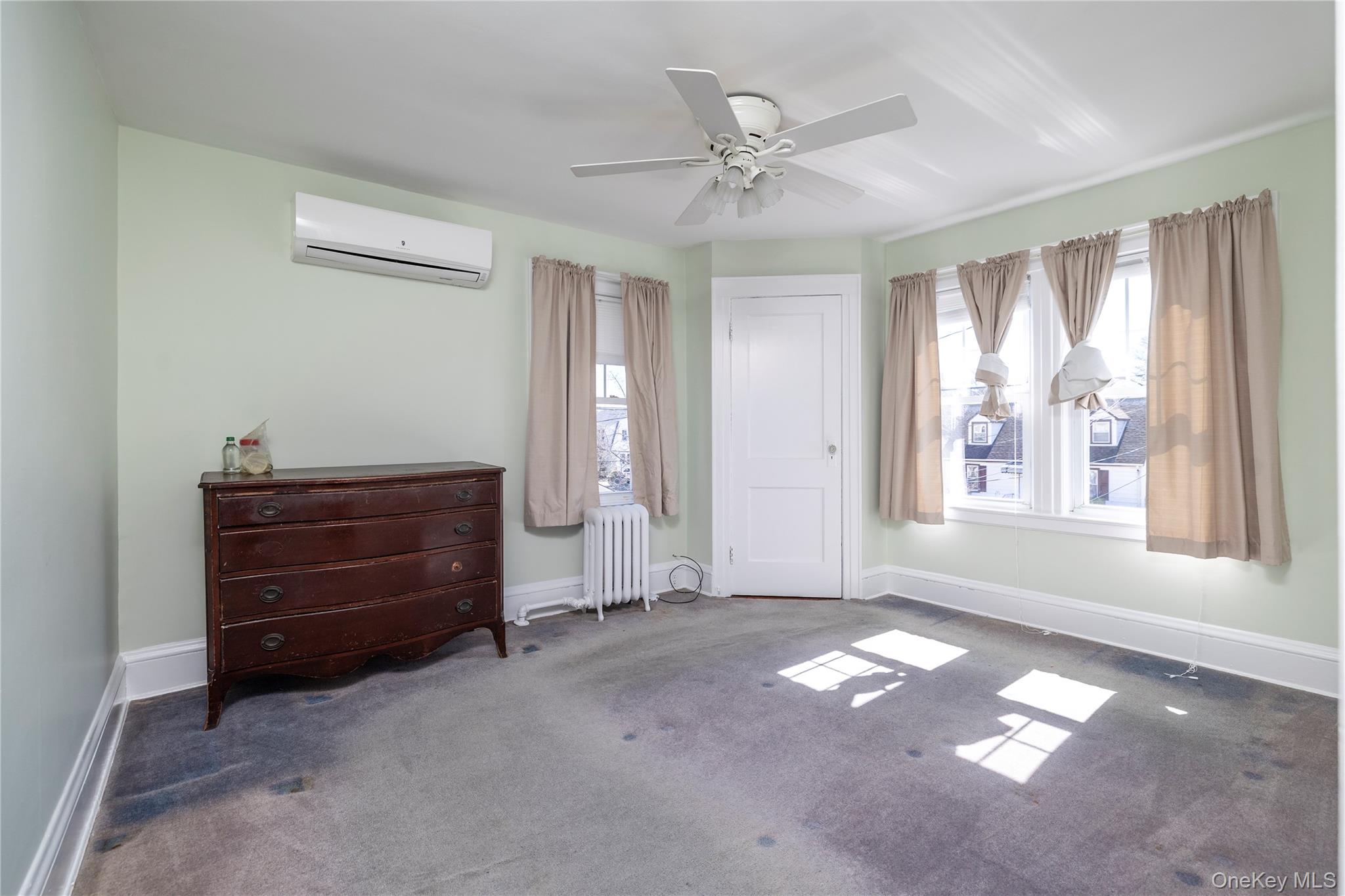 65 Jarvis Place, Lynbrook, NY 11563