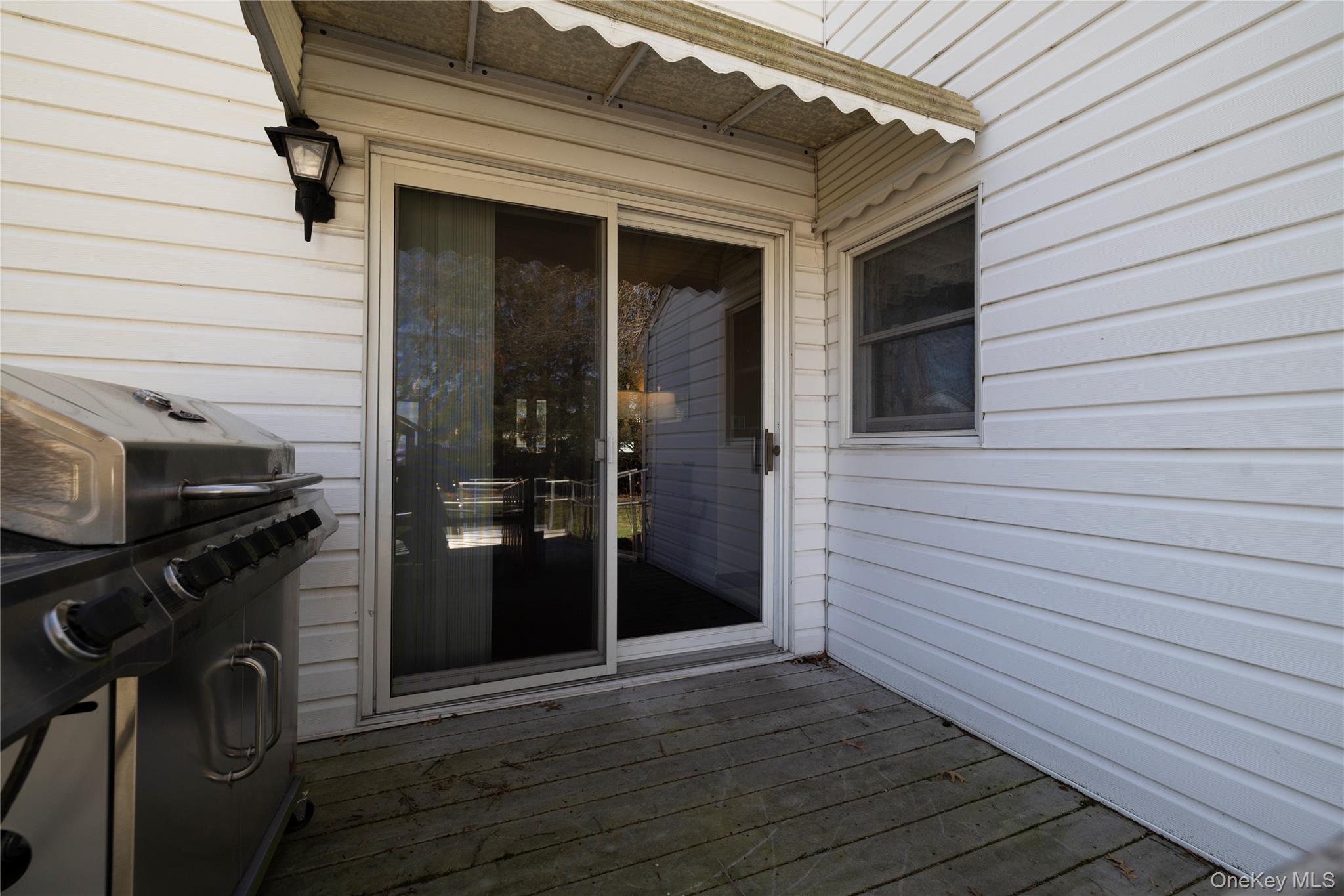 65 Jarvis Place, Lynbrook, NY 11563