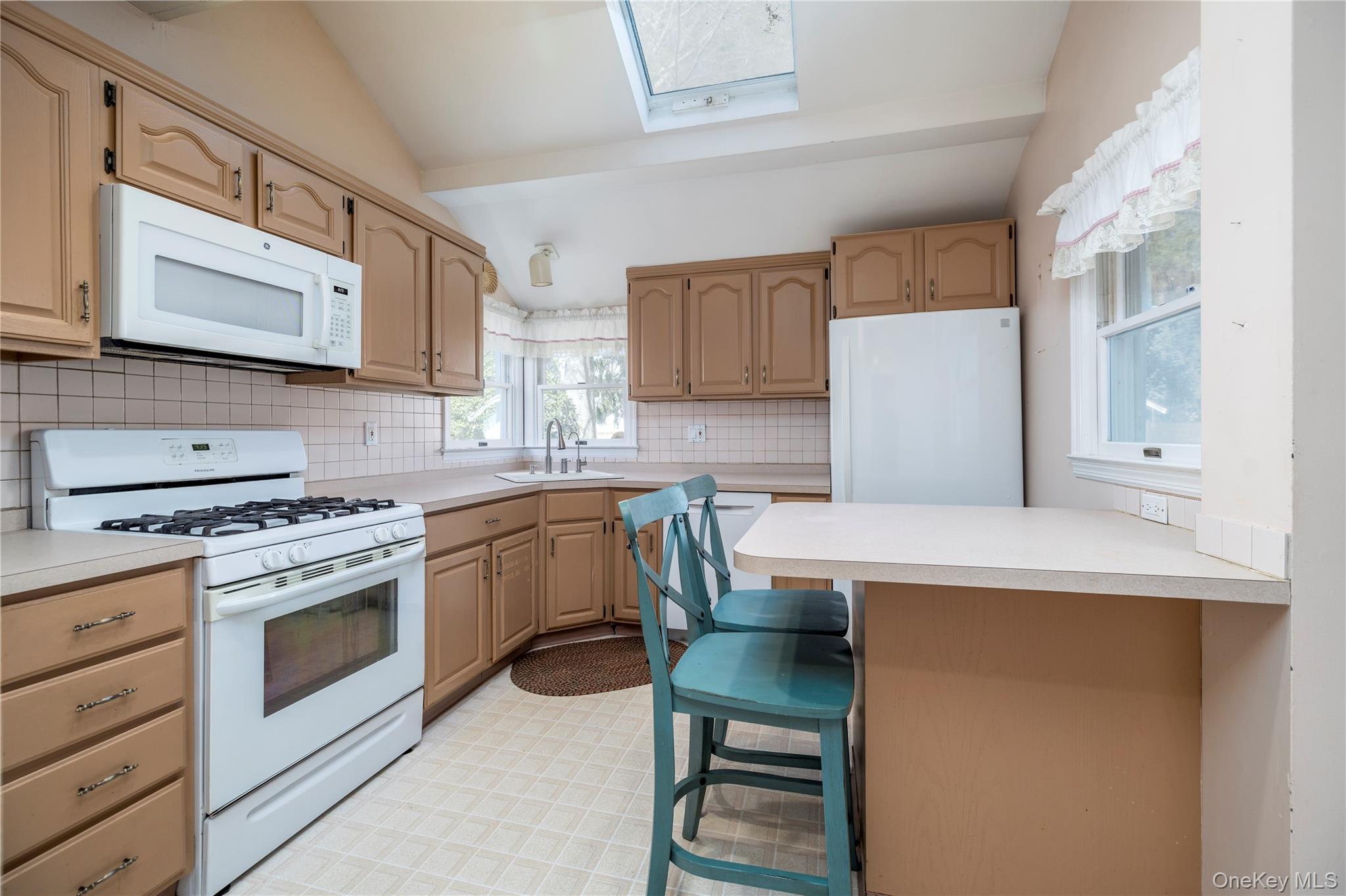 65 Jarvis Place, Lynbrook, NY 11563