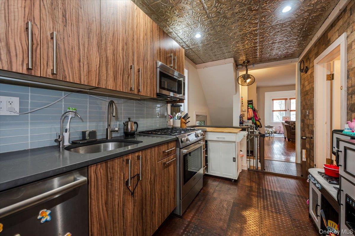 365 W Hudson Street, Long Beach, NY 11561