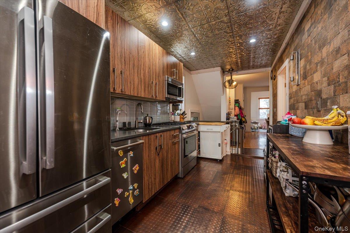 365 W Hudson Street, Long Beach, NY 11561