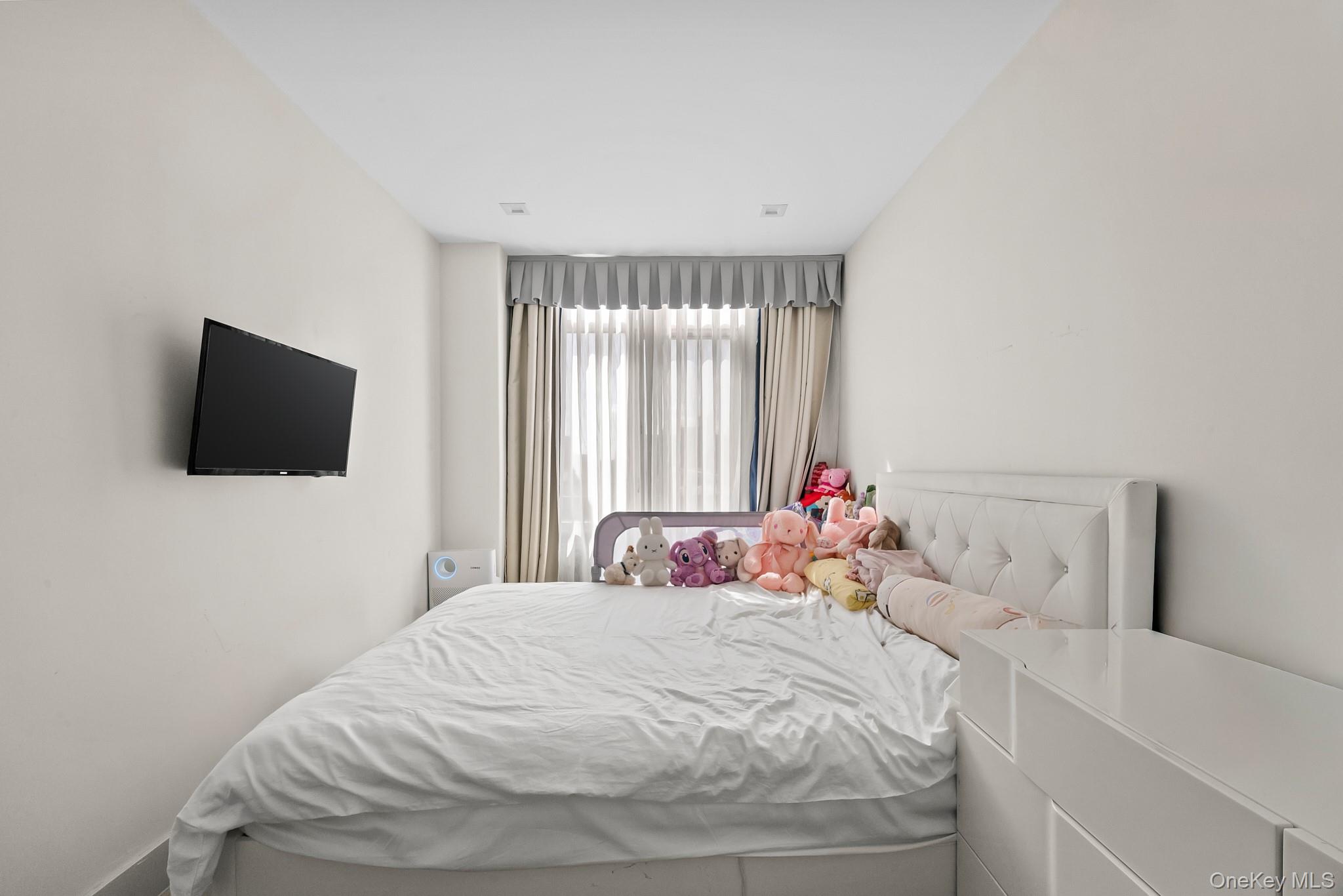 4162 Bowne Street # 5A, Flushing, NY 11355