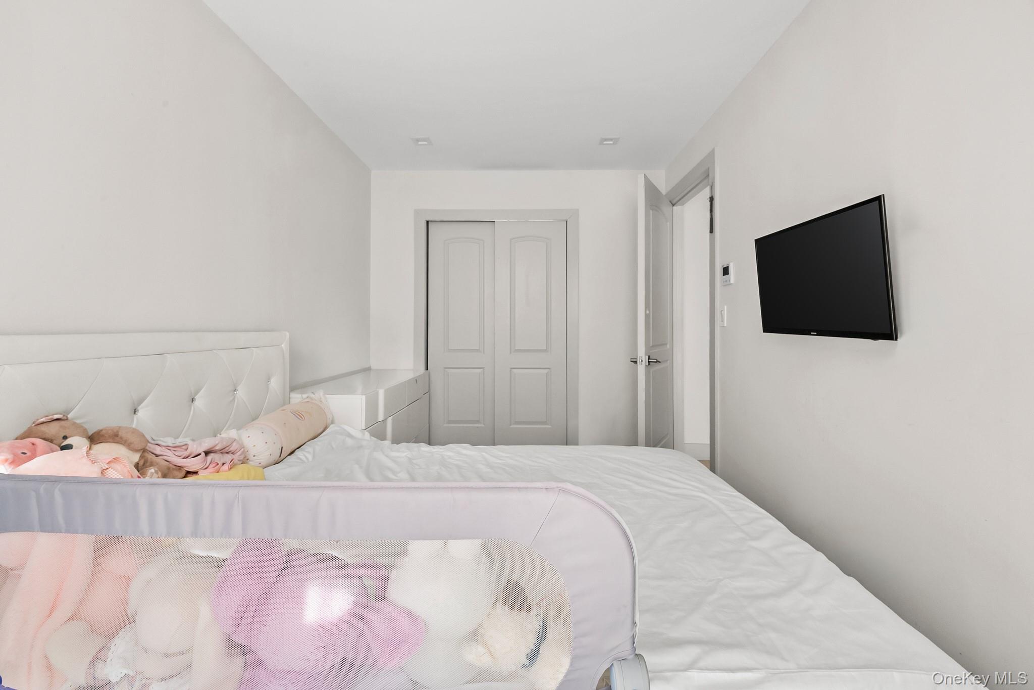 4162 Bowne Street # 5A, Flushing, NY 11355