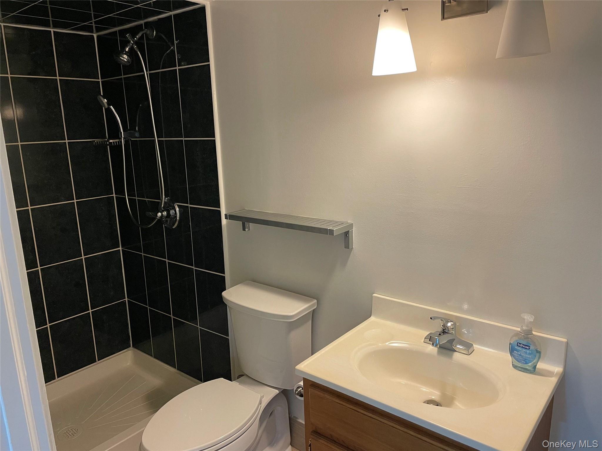 8 Cameron Lane, Valley Stream, NY 11581