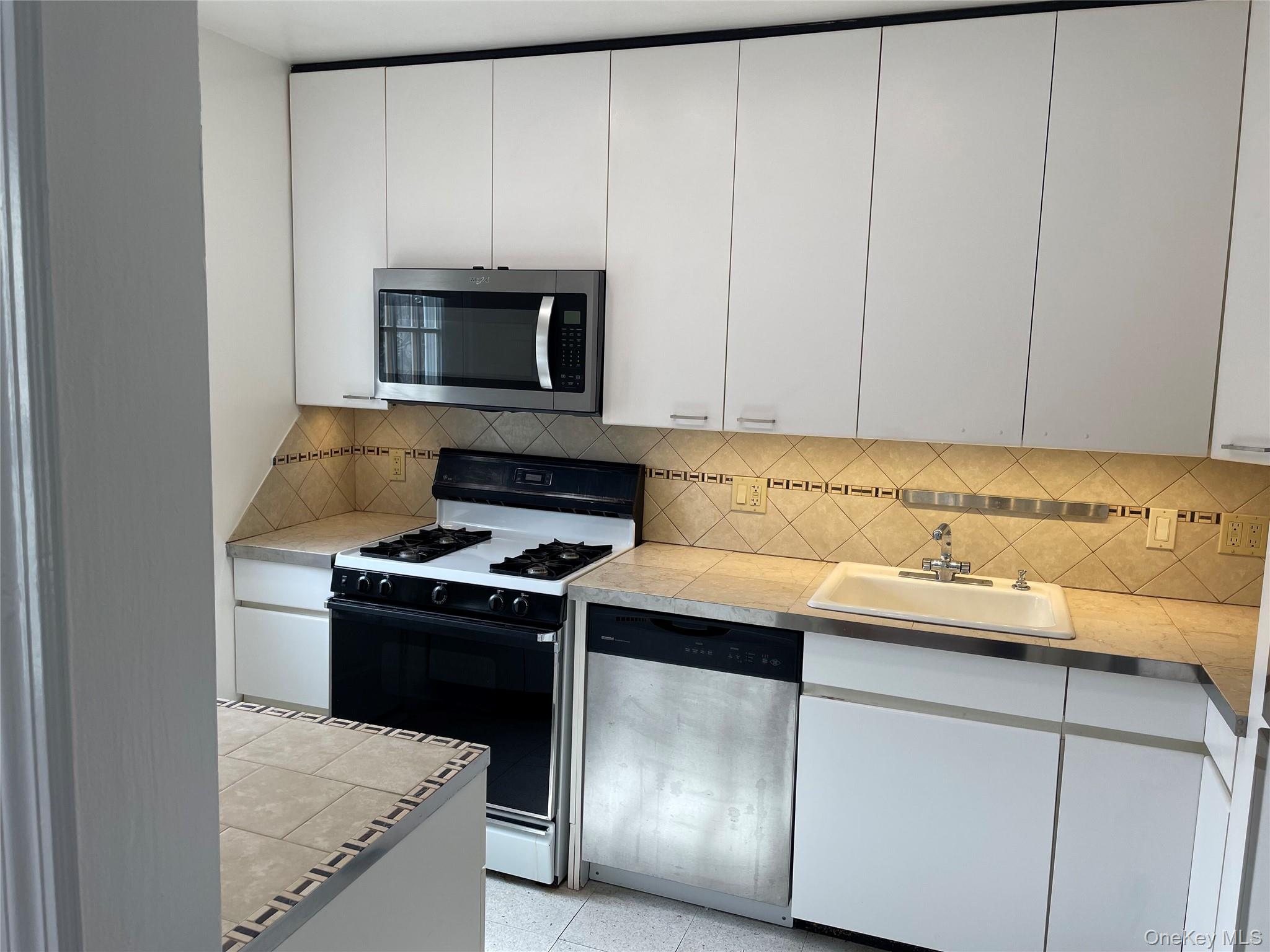 8 Cameron Lane, Valley Stream, NY 11581