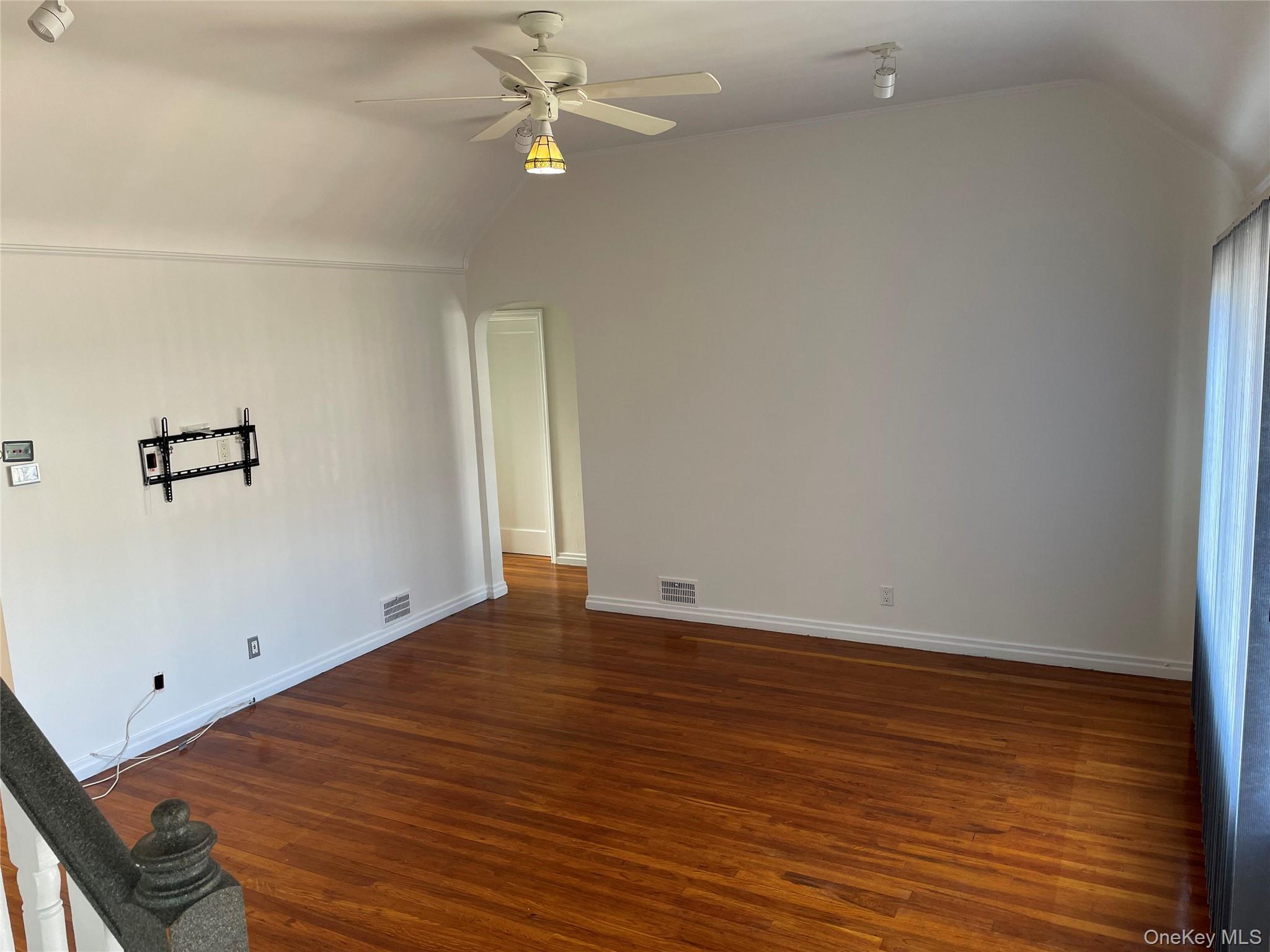 8 Cameron Lane, Valley Stream, NY 11581