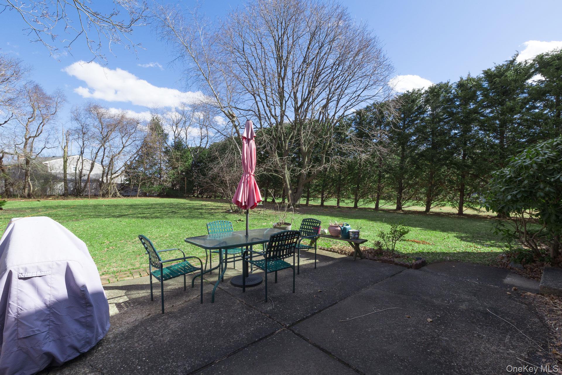 23 Village Lane, Hauppauge, NY 11788