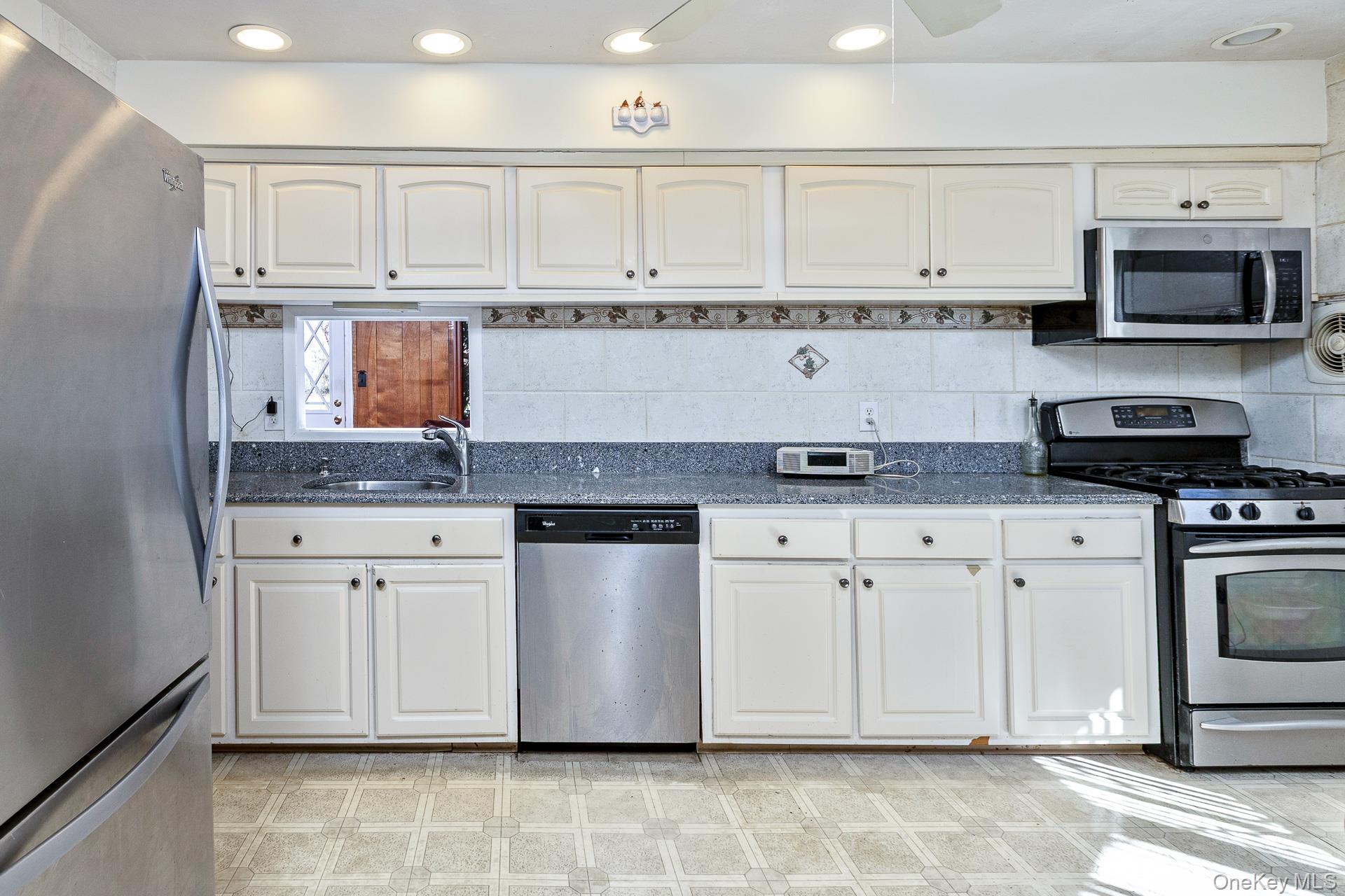 23 Village Lane, Hauppauge, NY 11788